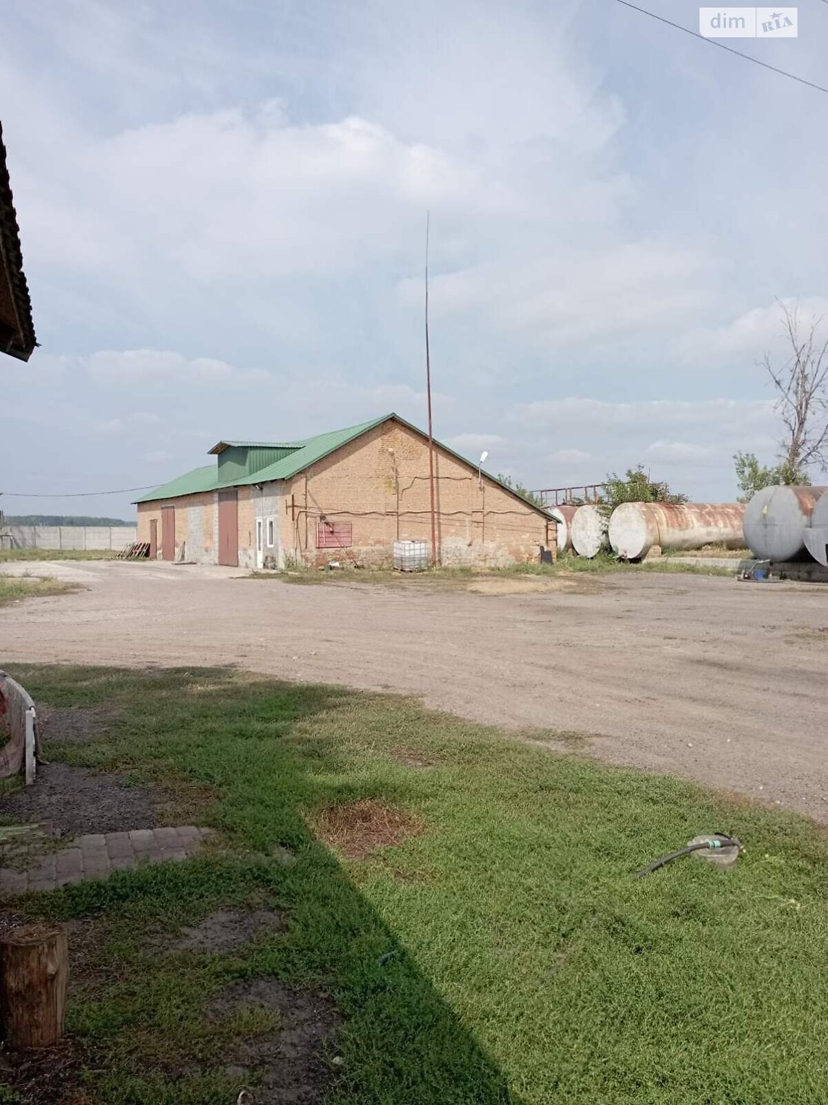 Коммерческое помещение в Дубиевке, 8-го Марта улица 48, цена: продажи 160 000 долларов за объект фото 1 Коммерческое помещение в Дубиевке, 8-го Марта улица 48, цена продажи: 160 000 долларов за объект фото 1