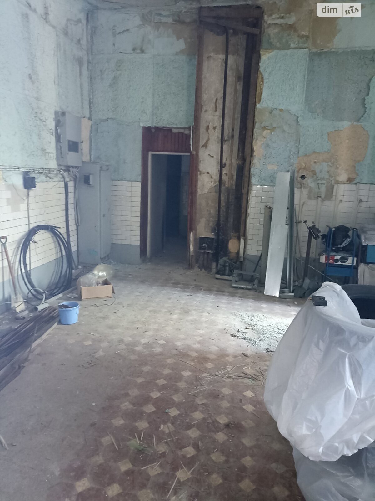 Коммерческое помещение в Харькове, продажа по Героев Харькова (Московский) проспект 102/112, район Слободской, цена: 20 000 долларов за объект фото 1