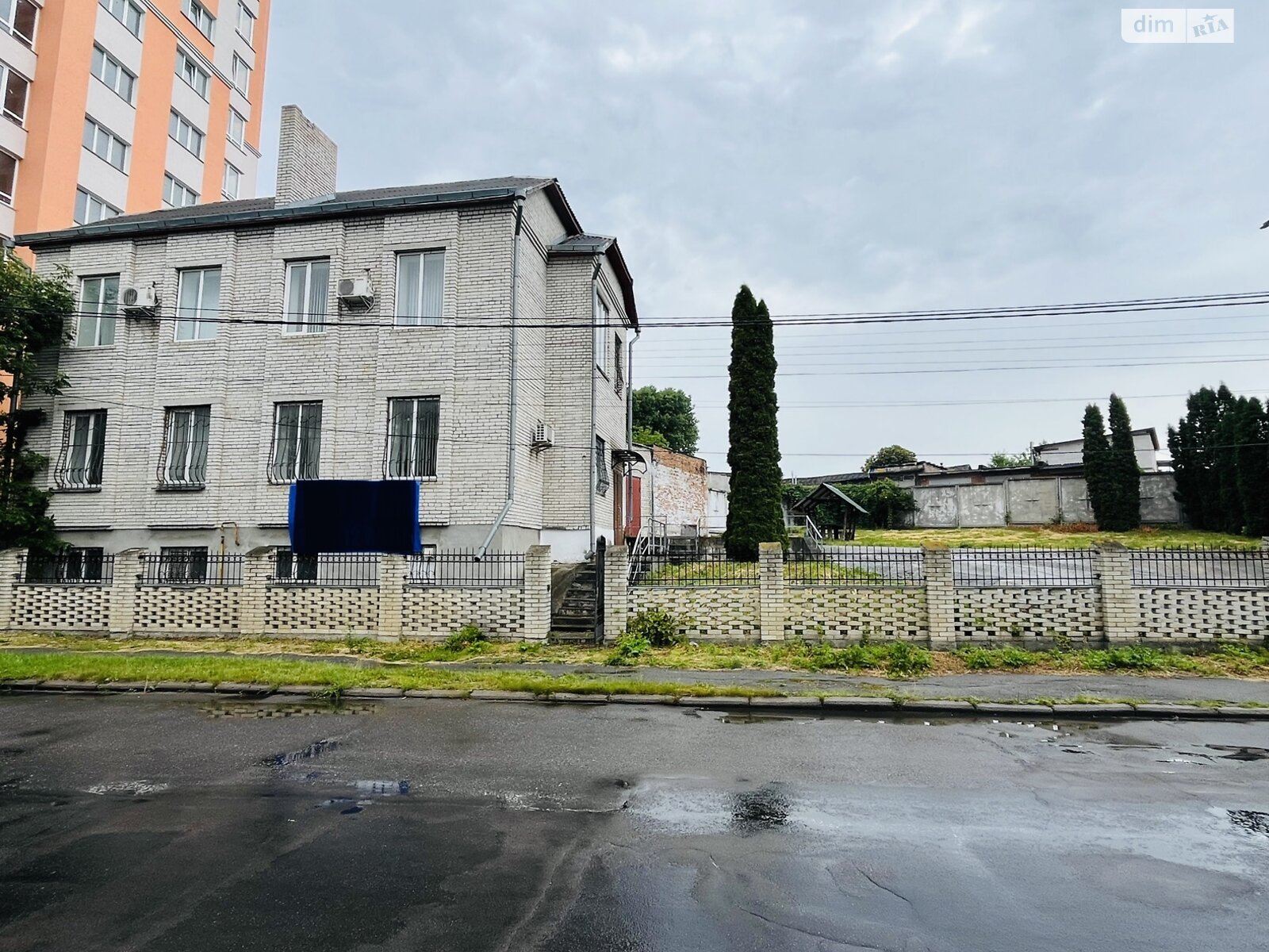 Комерційне приміщення в Хмельницькому, продаж по Сіцінського Юхима вулиця 11/1, район Дубове, ціна: 270 000 доларів за об’єкт фото 1 Комерційне приміщення в Хмельницькому, продаж по Сіцінського Юхима вулиця 11/1, район Дубове, ціна: 270 000 доларів за об’єкт фото 1