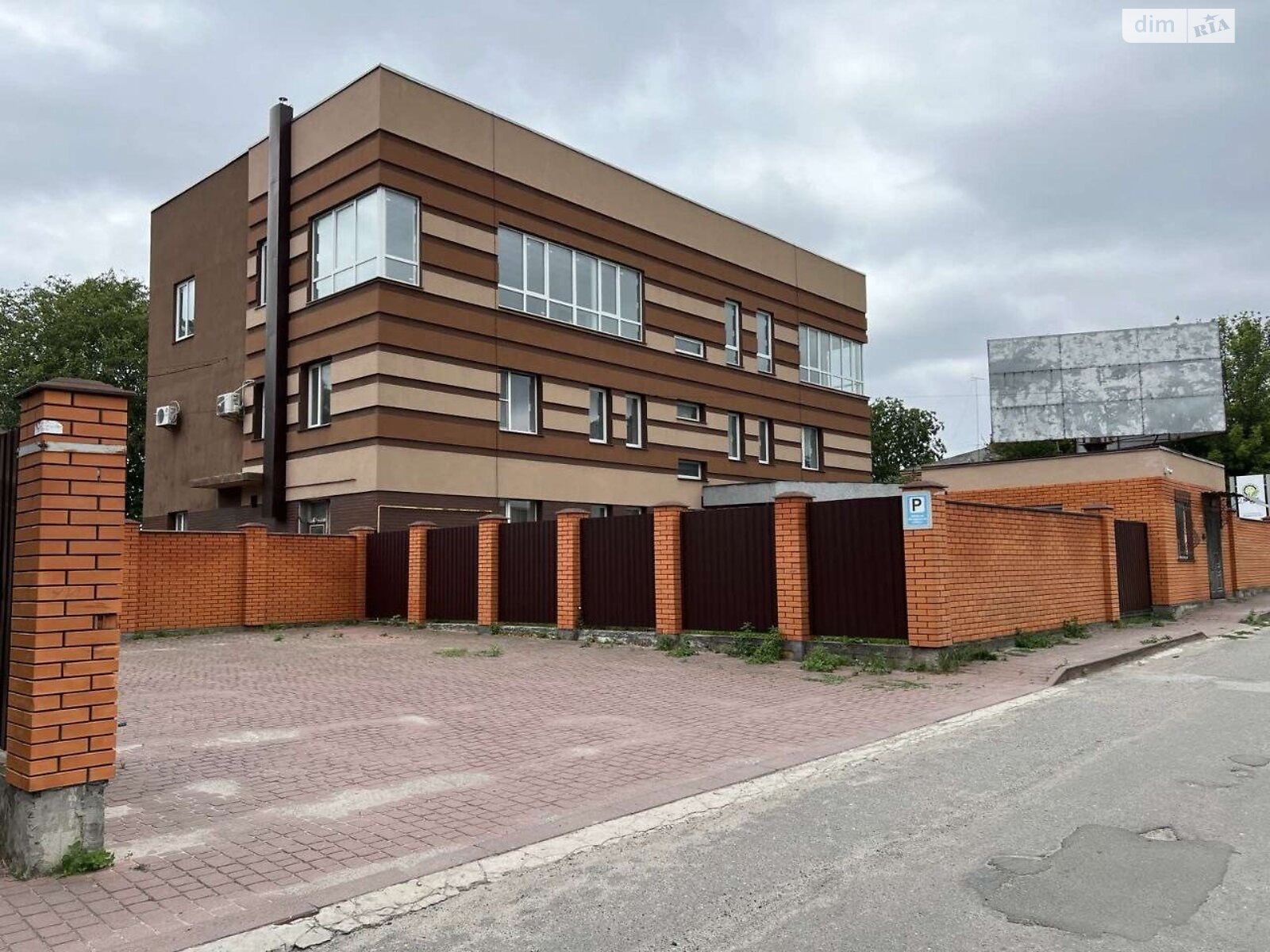 Комерційне приміщення в Хмельницькому, продаж по Вінницьке шосе, район Лезневе, ціна: 450 000 доларів за об’єкт фото 1 Комерційне приміщення в Хмельницькому, продаж по Вінницьке шосе, район Лезневе, ціна: 450 000 доларів за об’єкт фото 1