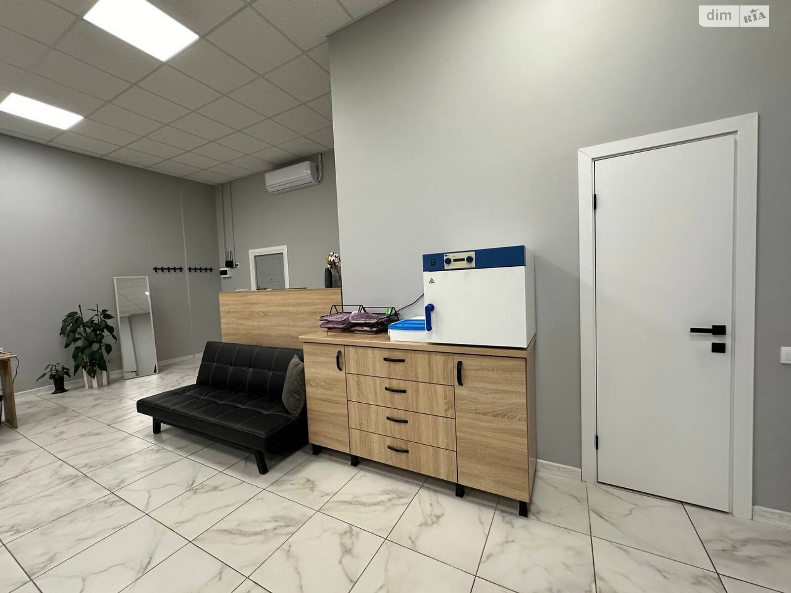 Коммерческое помещение в Хмельницком, продажа по Свободы улица, район Выставка, цена: 10 000 долларов за объект фото 1 Коммерческое помещение в Хмельницком, продажа по Свободы улица, район Выставка, цена: 10 000 долларов за объект фото 1