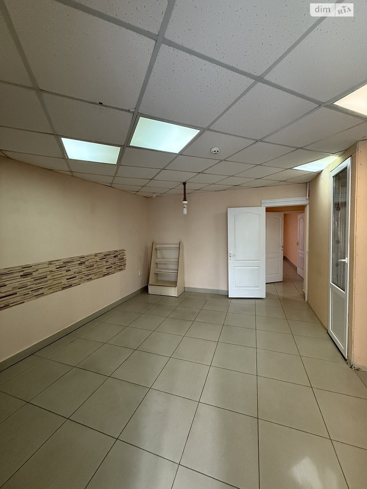 Коммерческое помещение в Хмельницком, продажа по Молодежная улица 2/3А, район Юго-Западный, цена: 83 000 долларов за объект фото 1