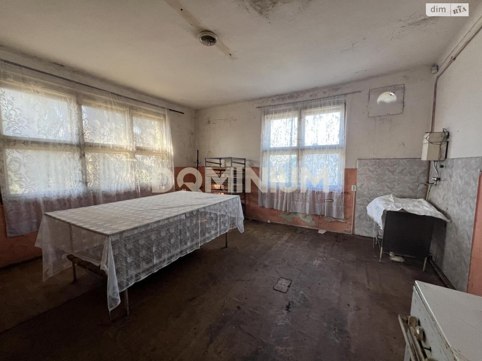 Коммерческое помещение в Хусте, Августина Волошина улица 96, цена продажи: 350 000 долларов за объект фото 1