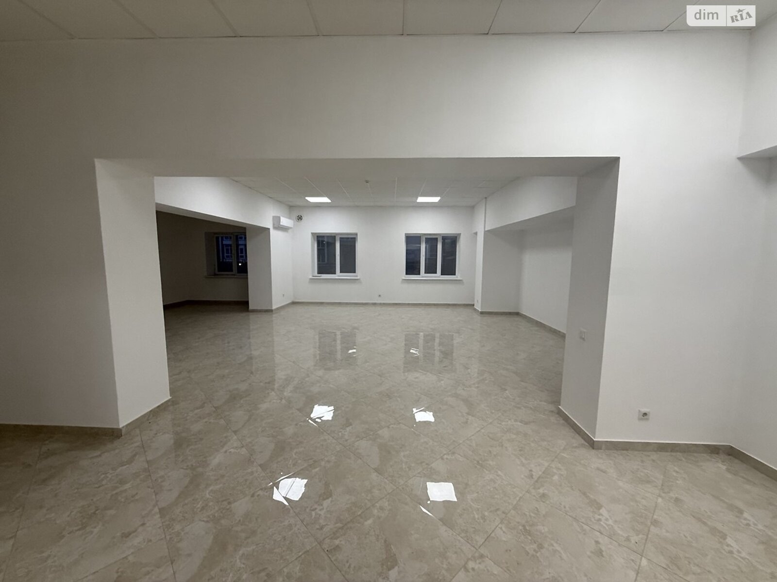 Коммерческое помещение в Ивано-Франковске, продажа по Высочана Семена улица, район Центр, цена: 224 000 долларов за объект фото 1