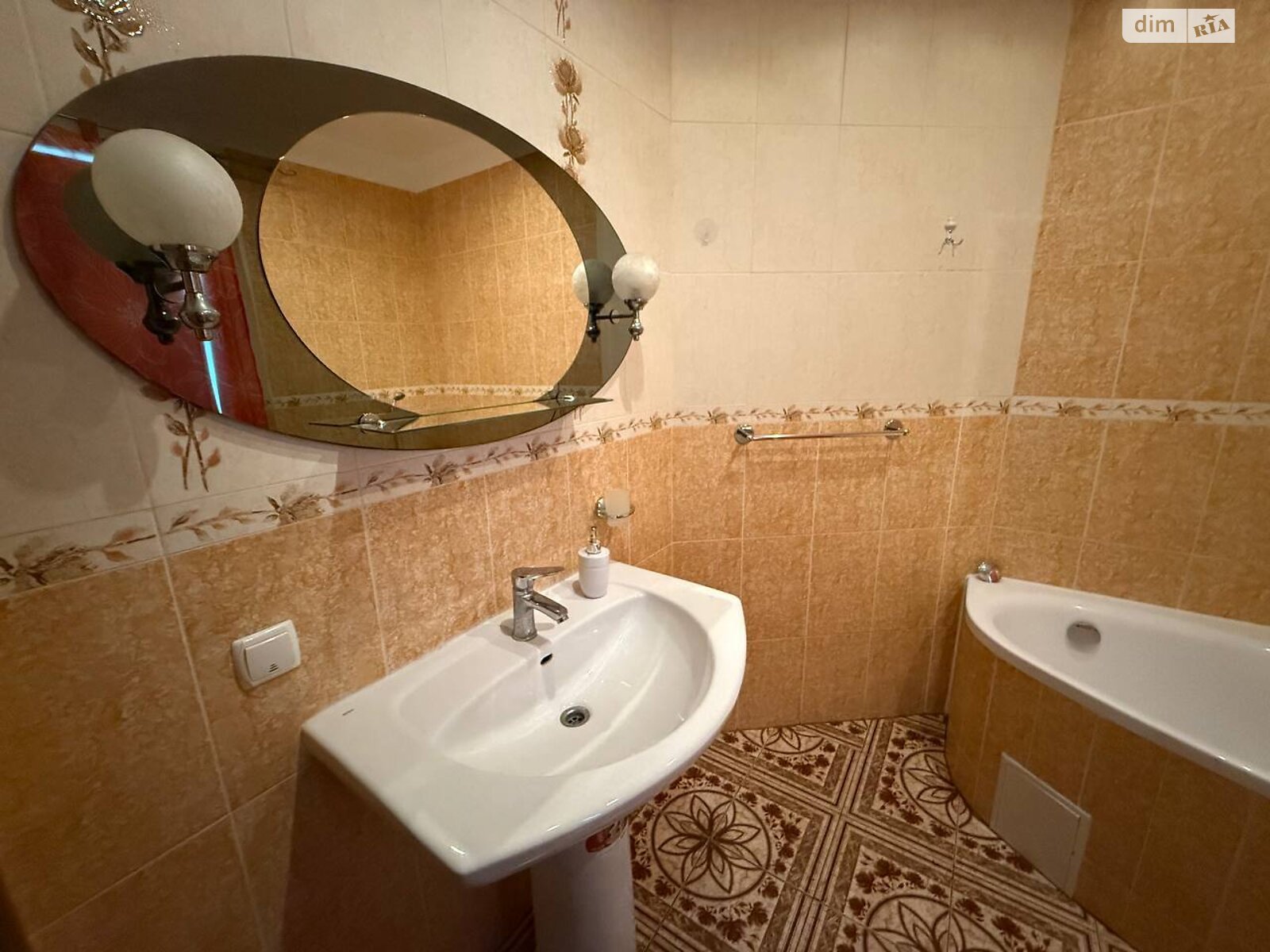 Коммерческое помещение в Житомире, продажа по Политехнический переулок, район Корбутовка, цена: 700 000 долларов за объект фото 1 Коммерческое помещение в Житомире, продажа по Политехнический переулок, район Корбутовка, цена: 700 000 долларов за объект фото 1