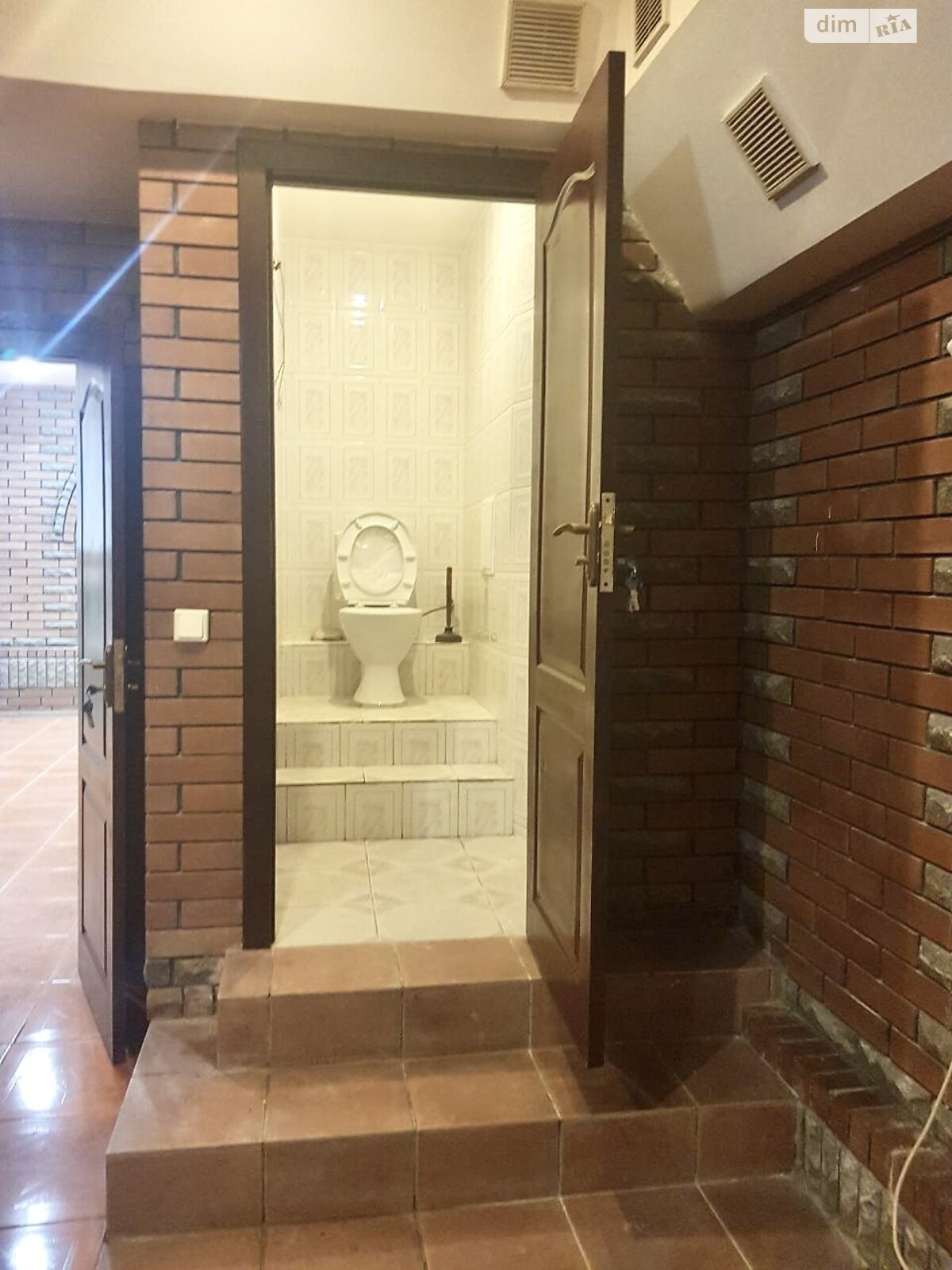 Комерційне приміщення в Києві, продаж по Василя Тютюнника вулиця 5, район Черепанова гора, ціна: 150 000 доларів за об’єкт фото 1 Комерційне приміщення в Києві, продаж по Василя Тютюнника вулиця 5, район Черепанова гора, ціна: 150 000 доларів за об’єкт фото 1