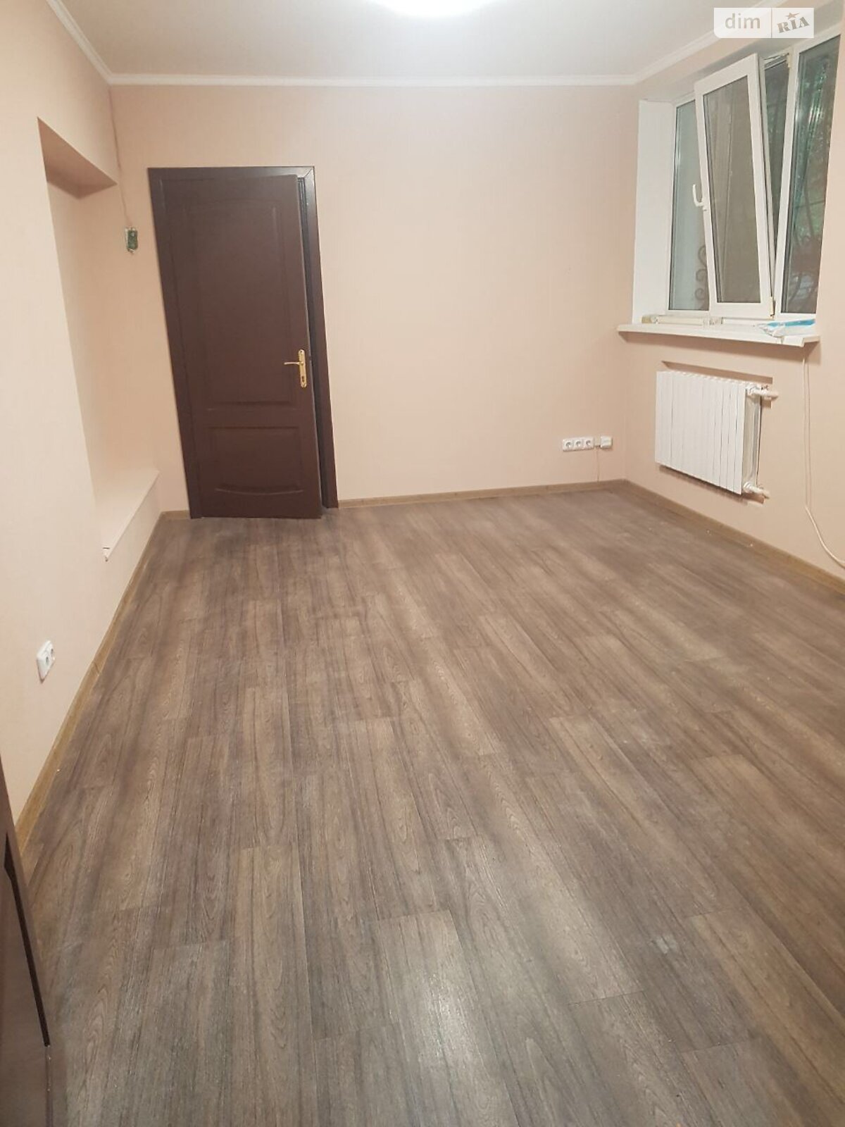 Комерційне приміщення в Києві, продаж по Василя Тютюнника вулиця 5, район Черепанова гора, ціна: 150 000 доларів за об’єкт фото 1 Комерційне приміщення в Києві, продаж по Василя Тютюнника вулиця 5, район Черепанова гора, ціна: 150 000 доларів за об’єкт фото 1