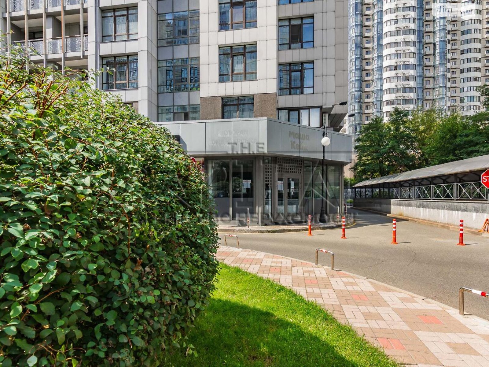 Комерційне приміщення в Києві, продаж по Андрія Верхогляда (Драгомирова) вулиця 12, район Чорна Гора, ціна: 1 270 000 доларів за об’єкт фото 1