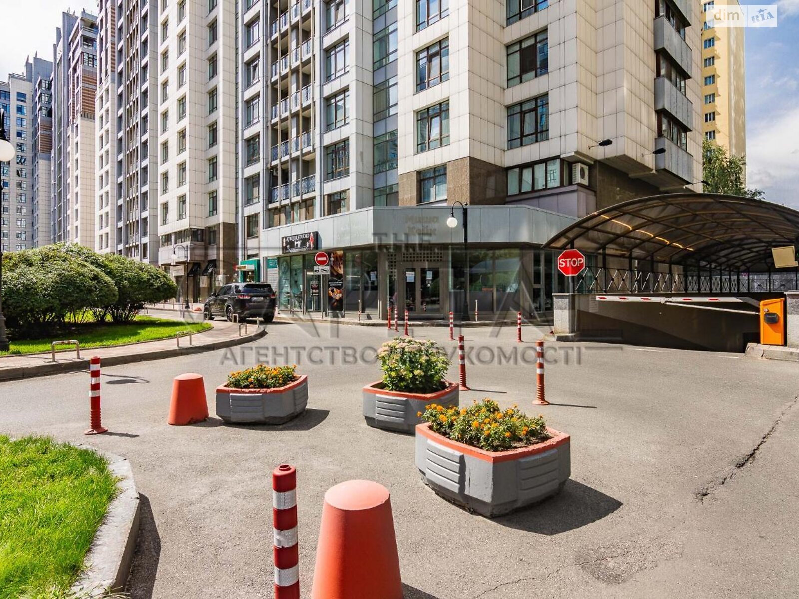 Комерційне приміщення в Києві, продаж по Андрія Верхогляда (Драгомирова) вулиця 12, район Чорна Гора, ціна: 1 270 000 доларів за об’єкт фото 1