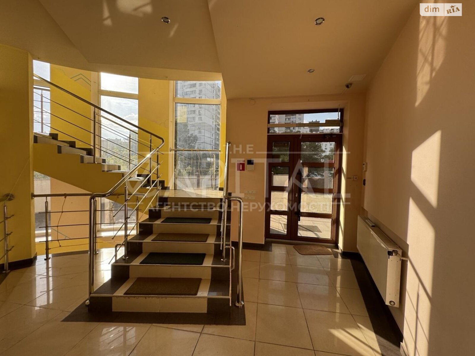 Комерційне приміщення в Києві, продаж по Польова вулиця 61, район Караваєві Дачі, ціна: 1 675 000 доларів за об’єкт фото 1