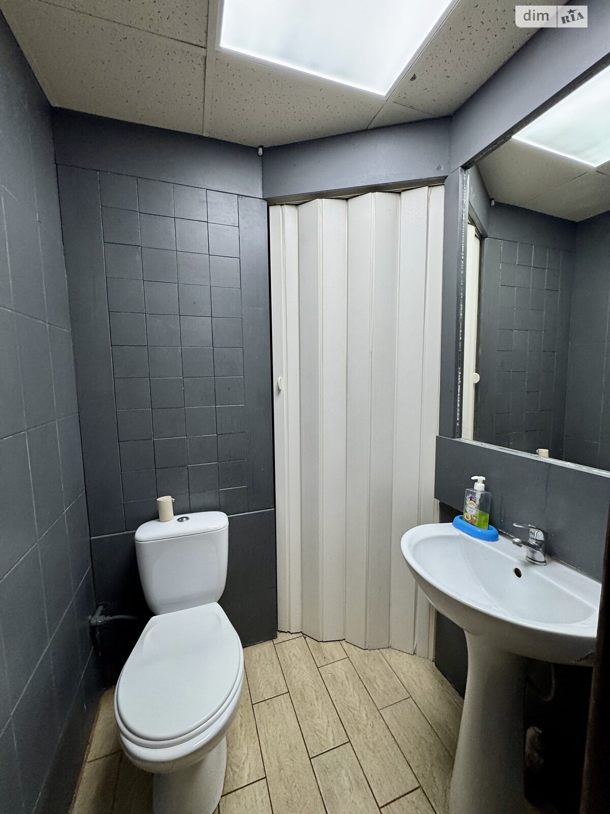 Коммерческое помещение в Киеве, продажа по Конча-Заспинская (Генерала Матыкина) улица 12, район Конча-Заспа, цена: 50 000 долларов за объект фото 1