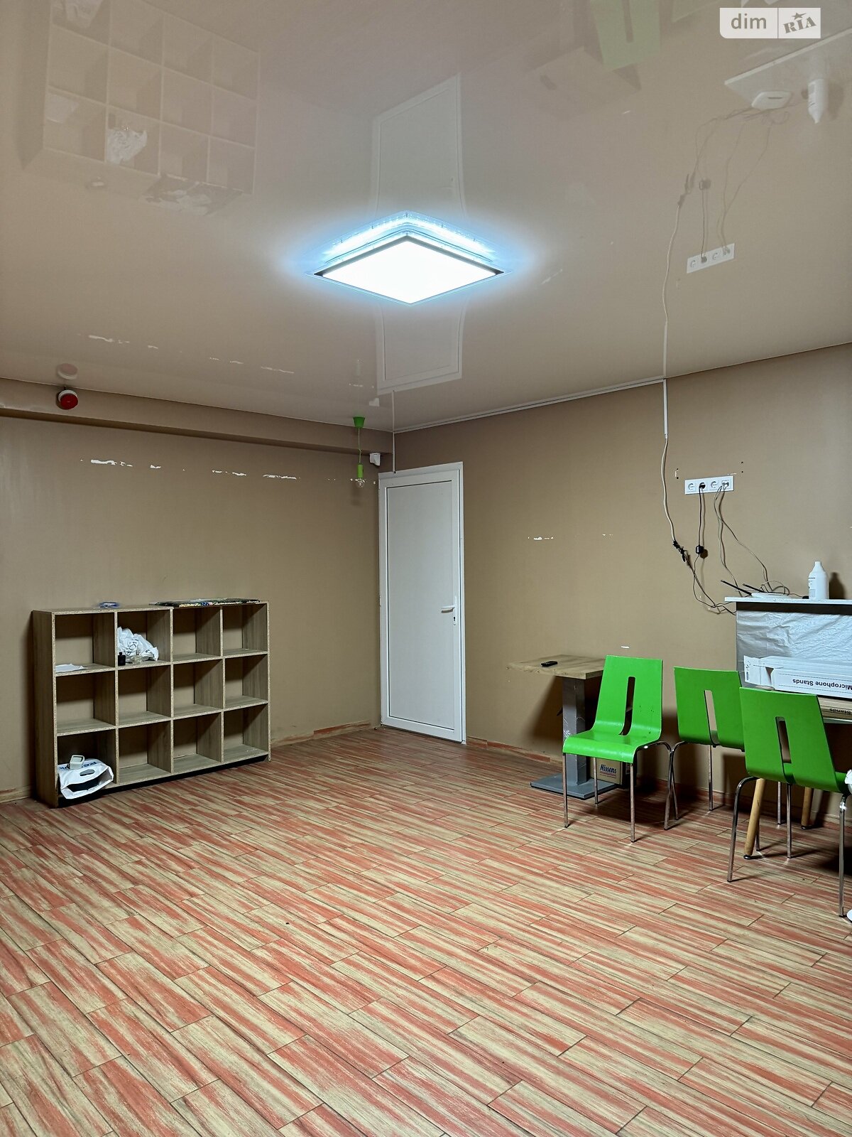 Коммерческое помещение в Киеве, продажа по Конча-Заспинская (Генерала Матыкина) улица 12, район Конча-Заспа, цена: 85 000 долларов за объект фото 1 Коммерческое помещение в Киеве, продажа по Конча-Заспинская (Генерала Матыкина) улица 12, район Конча-Заспа, цена: 85 000 долларов за объект фото 1