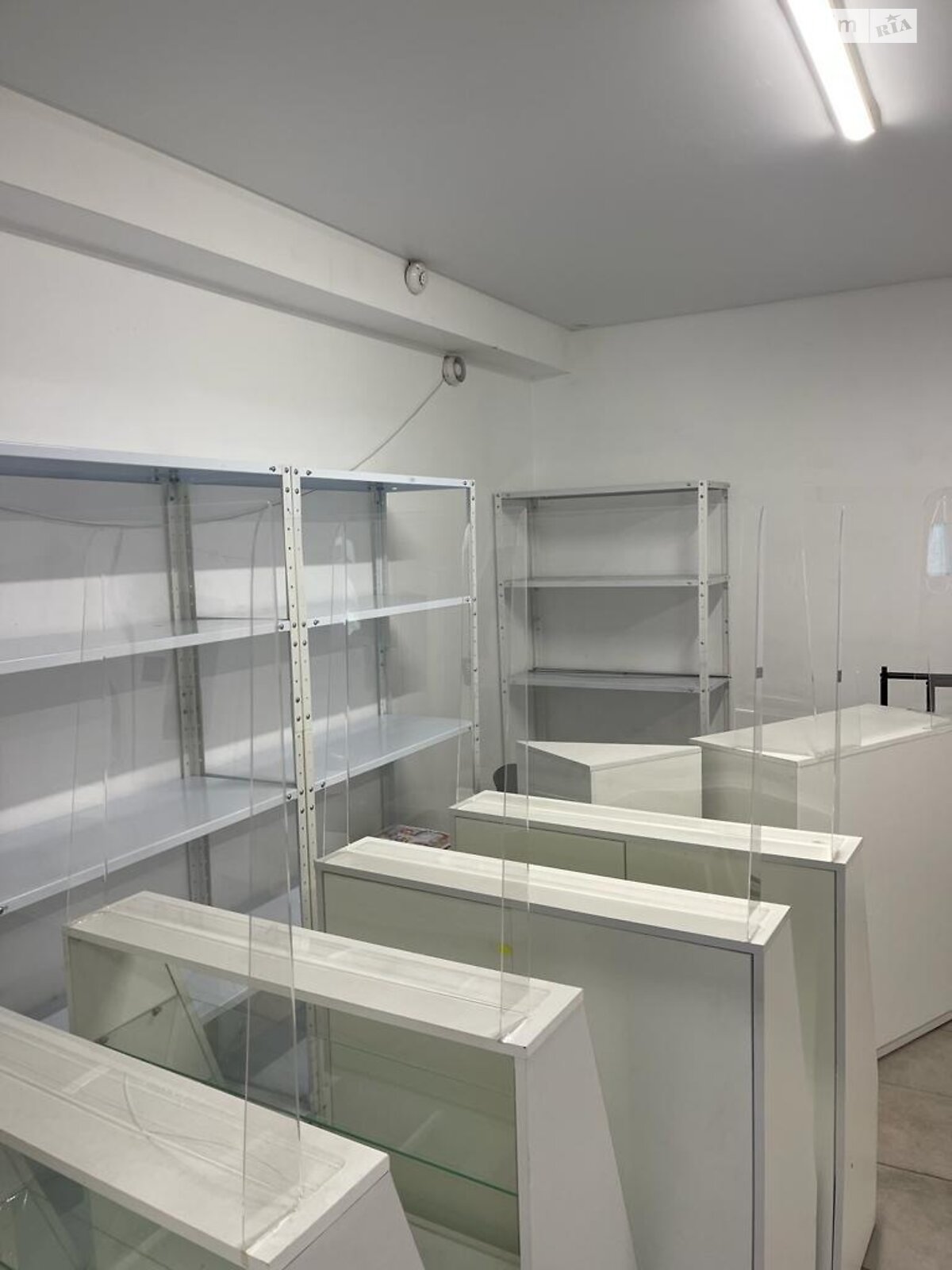 Коммерческое помещение в Киеве, продажа по Конча-Заспинская (Генерала Матыкина) улица 12, район Конча-Заспа, цена: 65 000 долларов за объект фото 1