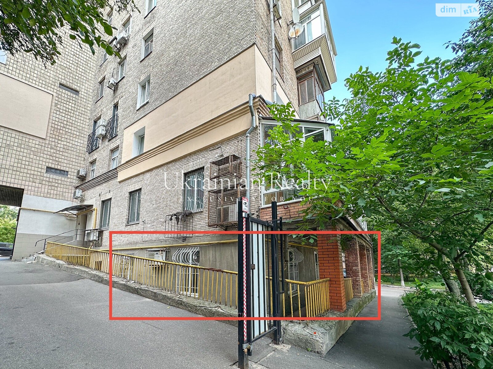 Комерційне приміщення в Києві, продаж по Михайла Грушевського вулиця 34/1, район Липки, ціна: 133 000 доларів за об’єкт фото 1 Комерційне приміщення в Києві, продаж по Михайла Грушевського вулиця 34/1, район Липки, ціна: 133 000 доларів за об’єкт фото 1