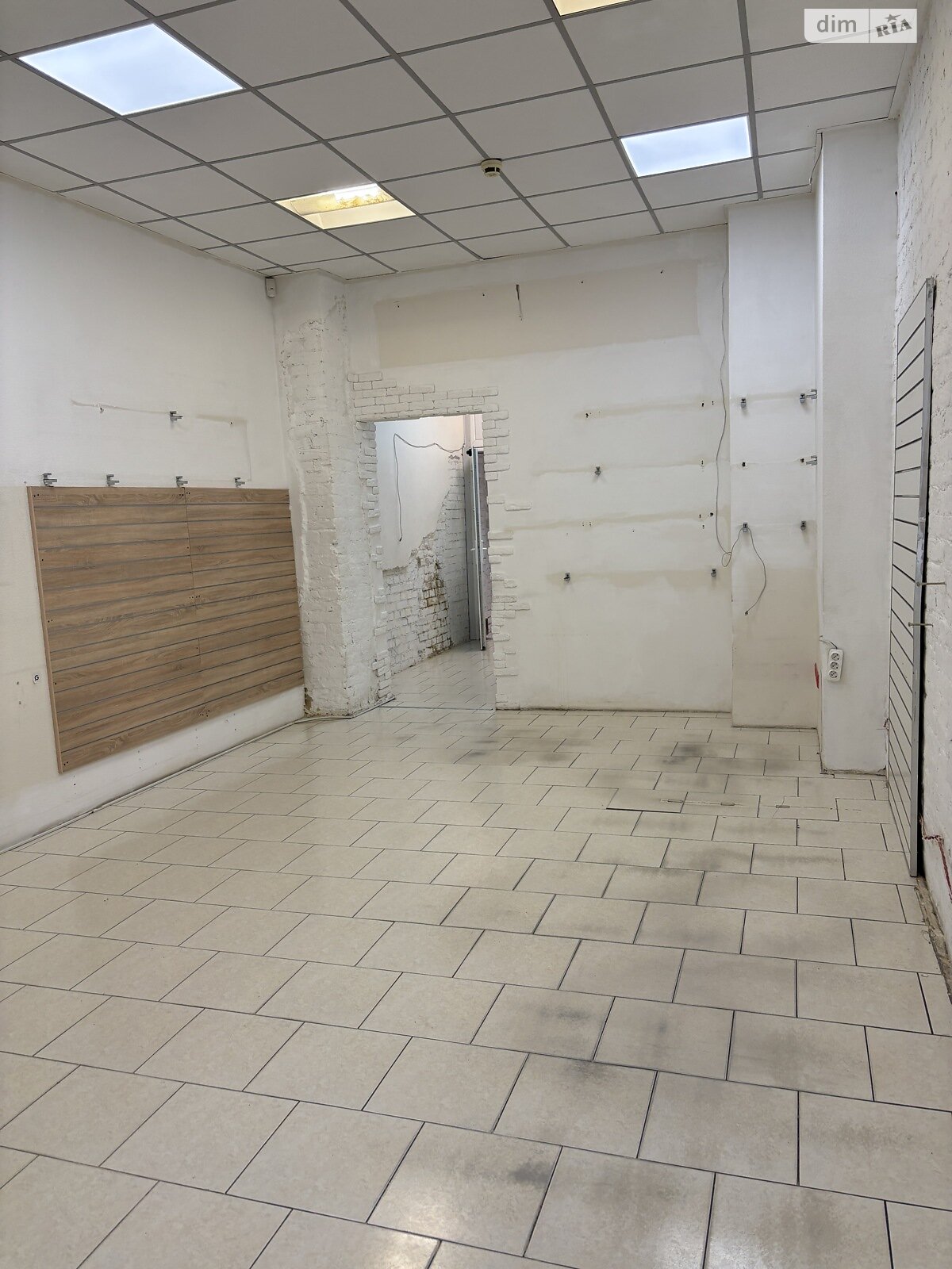 Коммерческое помещение в Киеве, продажа по Владимирская улица 81А, район Новое строение, цена: 179 113 долларов за объект фото 1