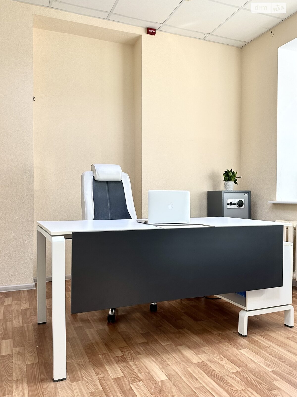 Коммерческое помещение в Киеве, продажа по Владимира Ивасюка проспект 4, район Оболонь, цена: 115 000 долларов за объект фото 1 Коммерческое помещение в Киеве, продажа по Владимира Ивасюка проспект 4, район Оболонь, цена: 115 000 долларов за объект фото 1