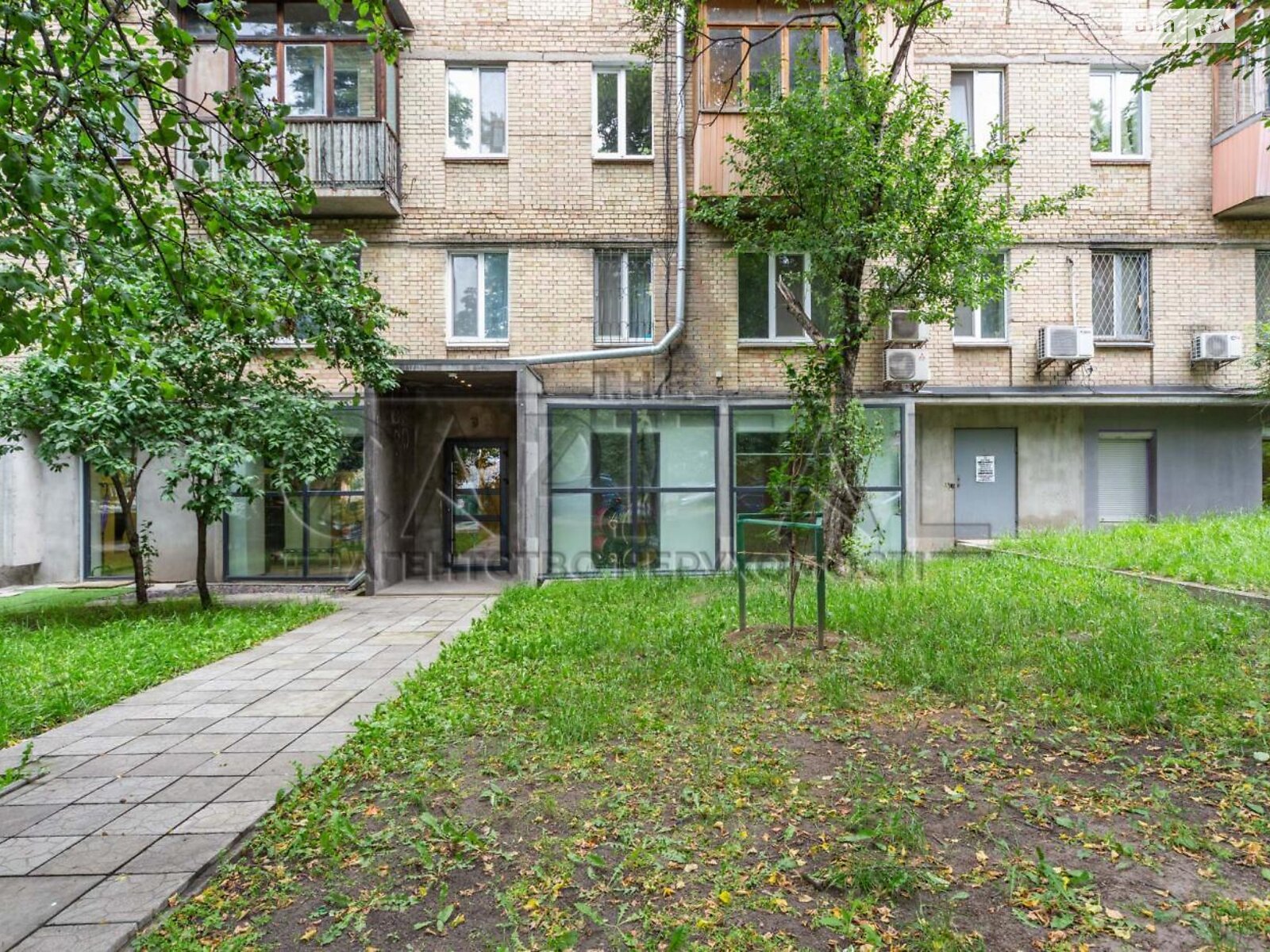 Коммерческое помещение в Киеве, продажа по Маккейна Джона улица 10, район Печерский, цена: 400 000 долларов за объект фото 1 Коммерческое помещение в Киеве, продажа по Маккейна Джона улица 10, район Печерский, цена: 400 000 долларов за объект фото 1