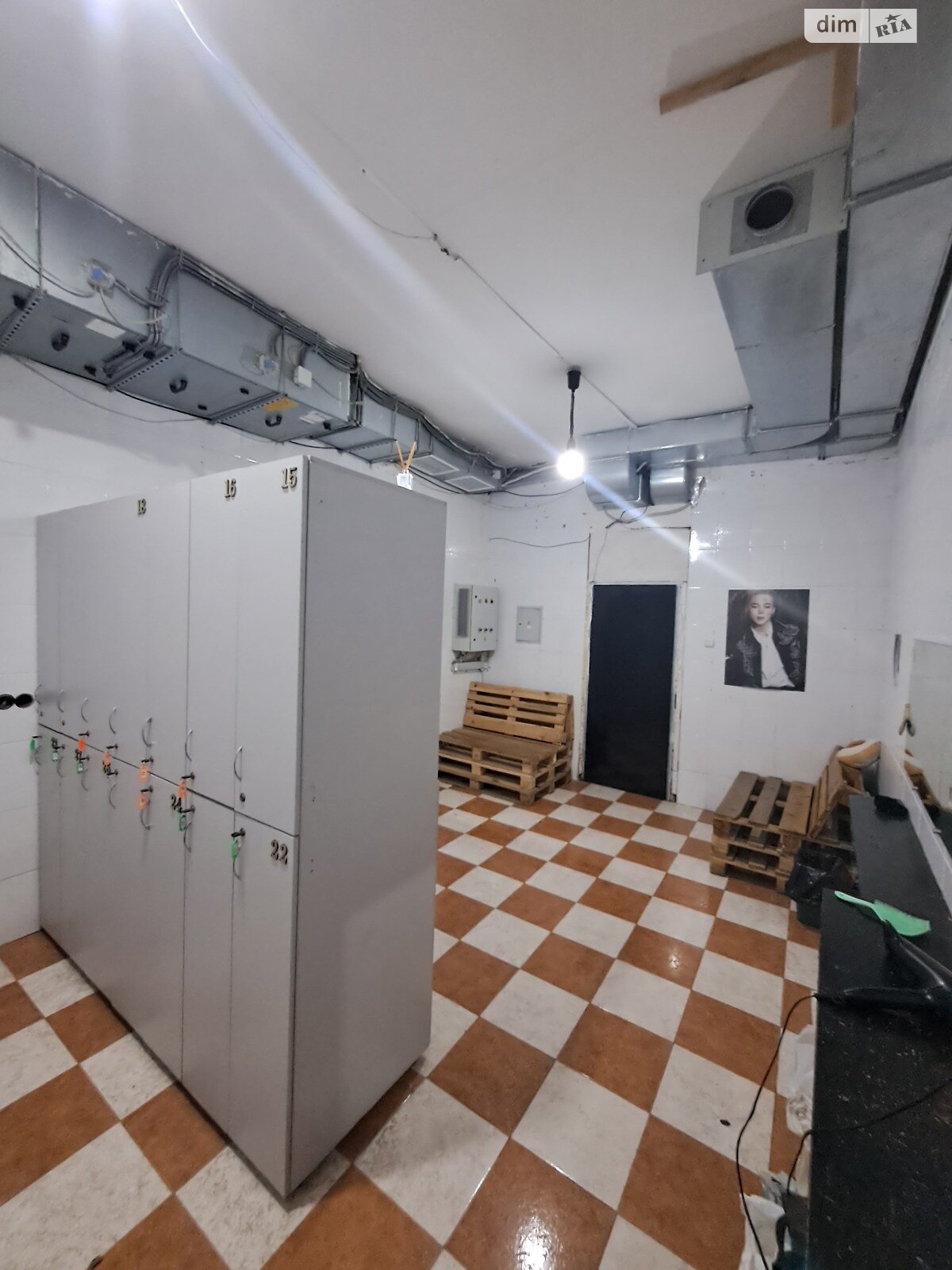 Коммерческое помещение в Киеве, продажа по Братская улица 15, район Подол, цена: 140 000 долларов за объект фото 1 Коммерческое помещение в Киеве, продажа по Братская улица 15, район Подол, цена: 140 000 долларов за объект фото 1