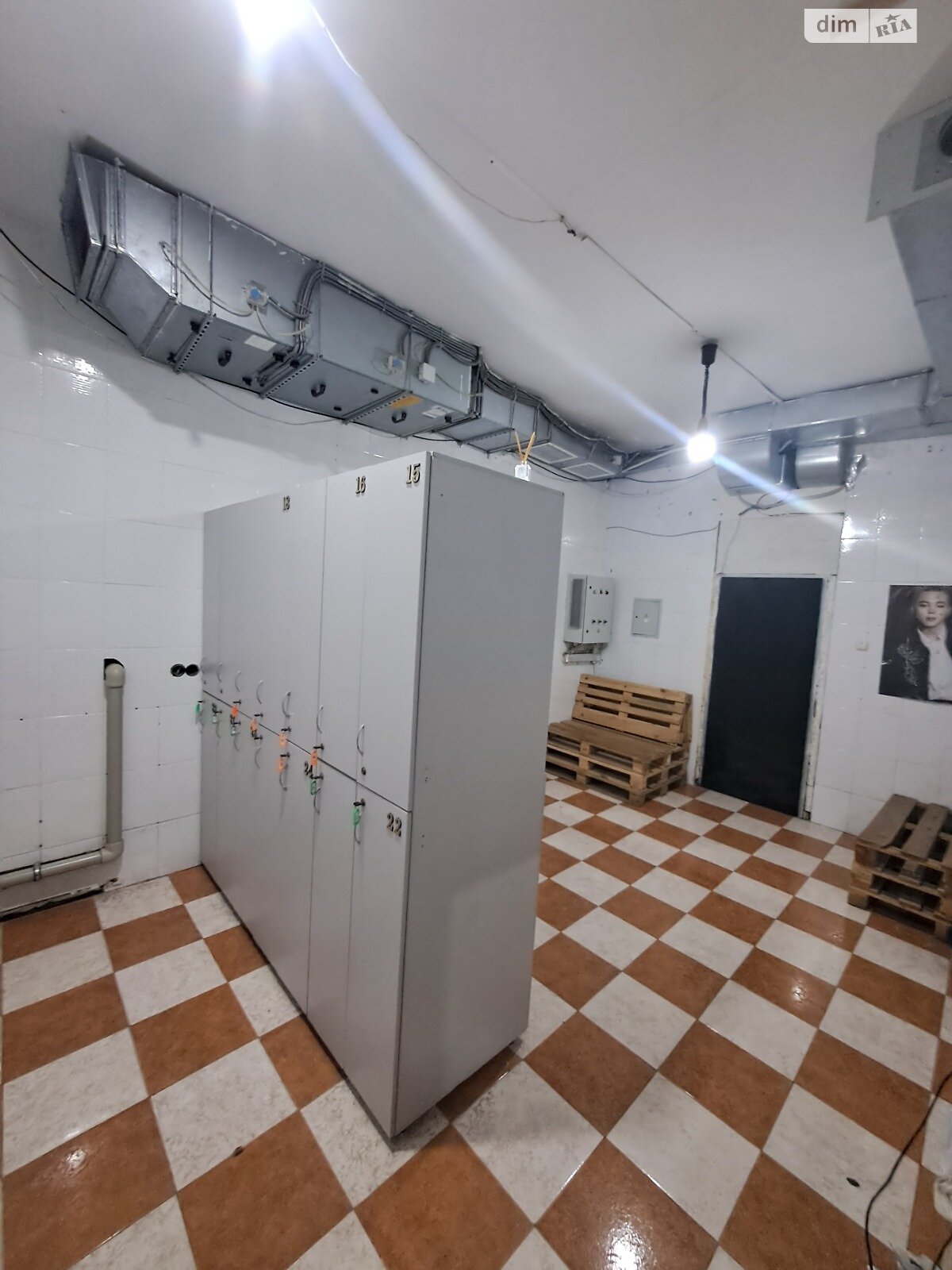 Коммерческое помещение в Киеве, продажа по Братская улица 15, район Подол, цена: 140 000 долларов за объект фото 1 Коммерческое помещение в Киеве, продажа по Братская улица 15, район Подол, цена: 140 000 долларов за объект фото 1