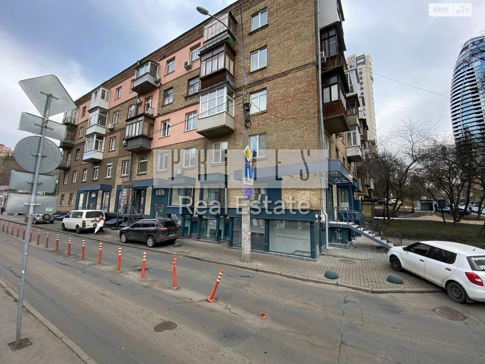 Коммерческое помещение в Киеве, продажа по Иоанна Павла II (Патриса Лумумбы) улица, район Саперное Поле, цена: 400 000 долларов за объект фото 1 Коммерческое помещение в Киеве, продажа по Иоанна Павла II (Патриса Лумумбы) улица, район Саперное Поле, цена: 400 000 долларов за объект фото 1
