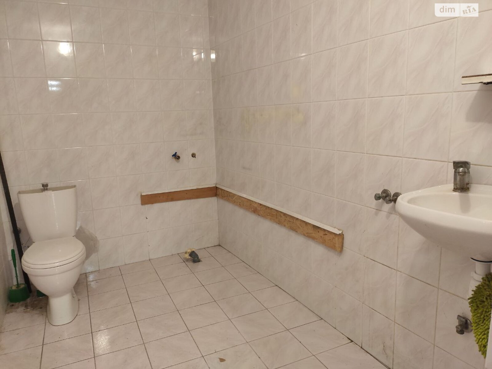 Коммерческое помещение в Киеве, продажа по Евгения Чикаленко (Пушкинская) улица, район Шевченковский, цена: 65 000 долларов за объект фото 1