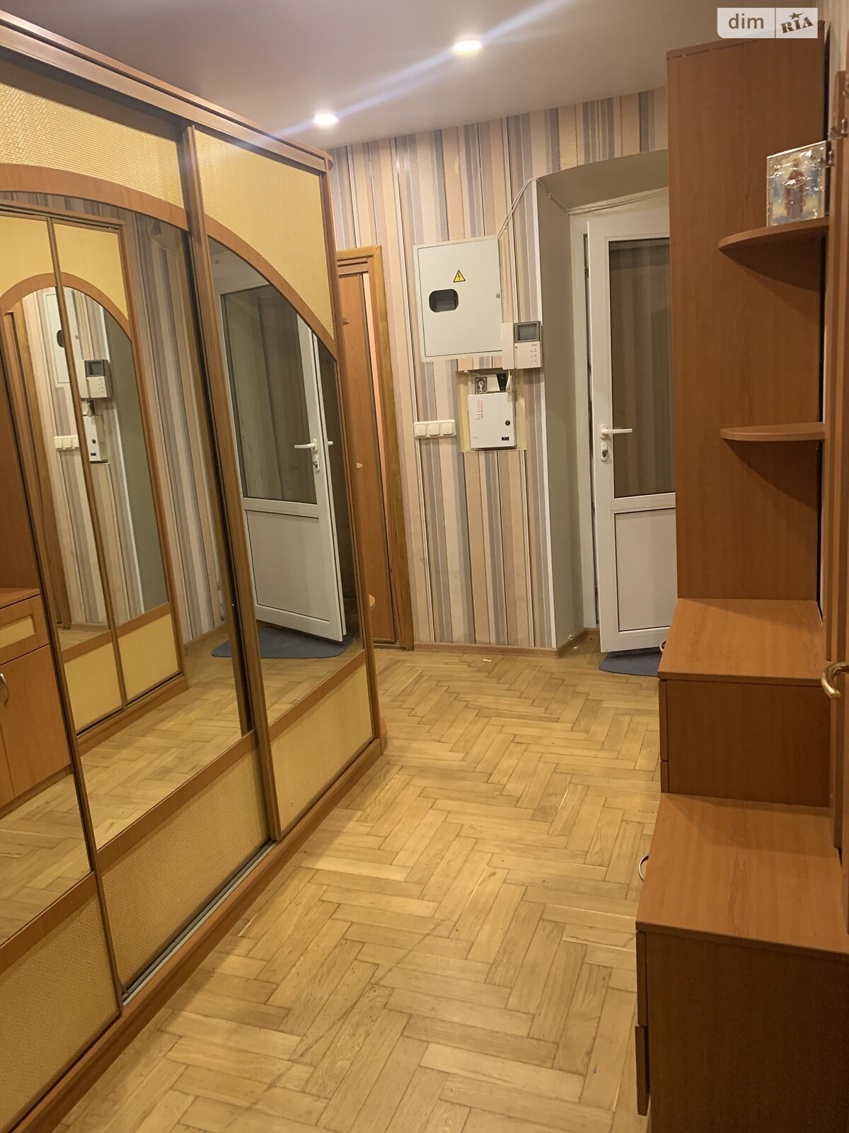 Коммерческое помещение в Киеве, продажа по Тараса Шевченко бульвар 9/28, район Шевченковский, цена: 145 000 долларов за объект фото 1 Коммерческое помещение в Киеве, продажа по Тараса Шевченко бульвар 9/28, район Шевченковский, цена: 145 000 долларов за объект фото 1