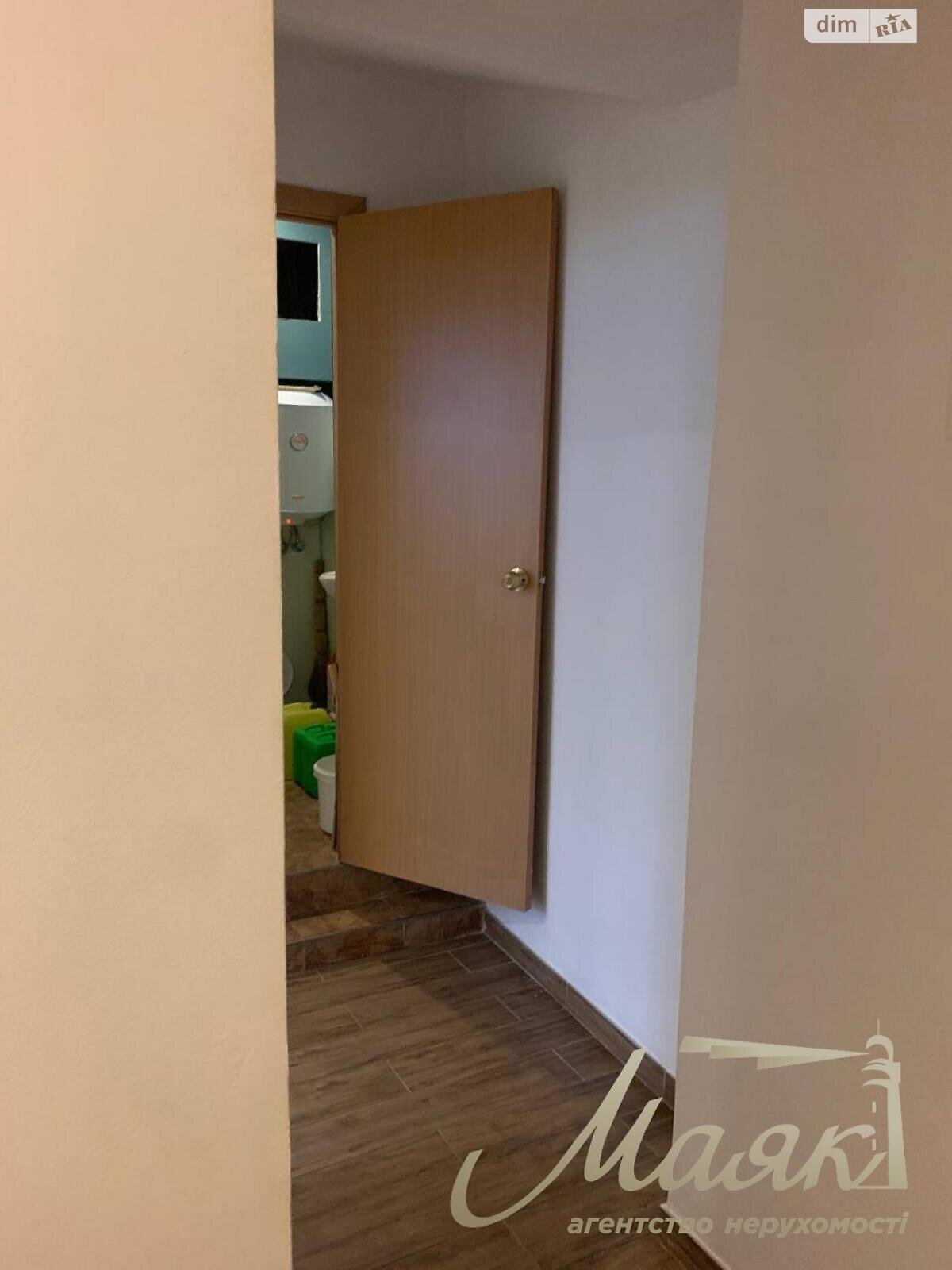 Коммерческое помещение в Киеве, продажа по Вячеслава Черновола улица 26/2, район Шевченковский, цена: 34 000 долларов за объект фото 1 Коммерческое помещение в Киеве, продажа по Вячеслава Черновола улица 26/2, район Шевченковский, цена: 34 000 долларов за объект фото 1