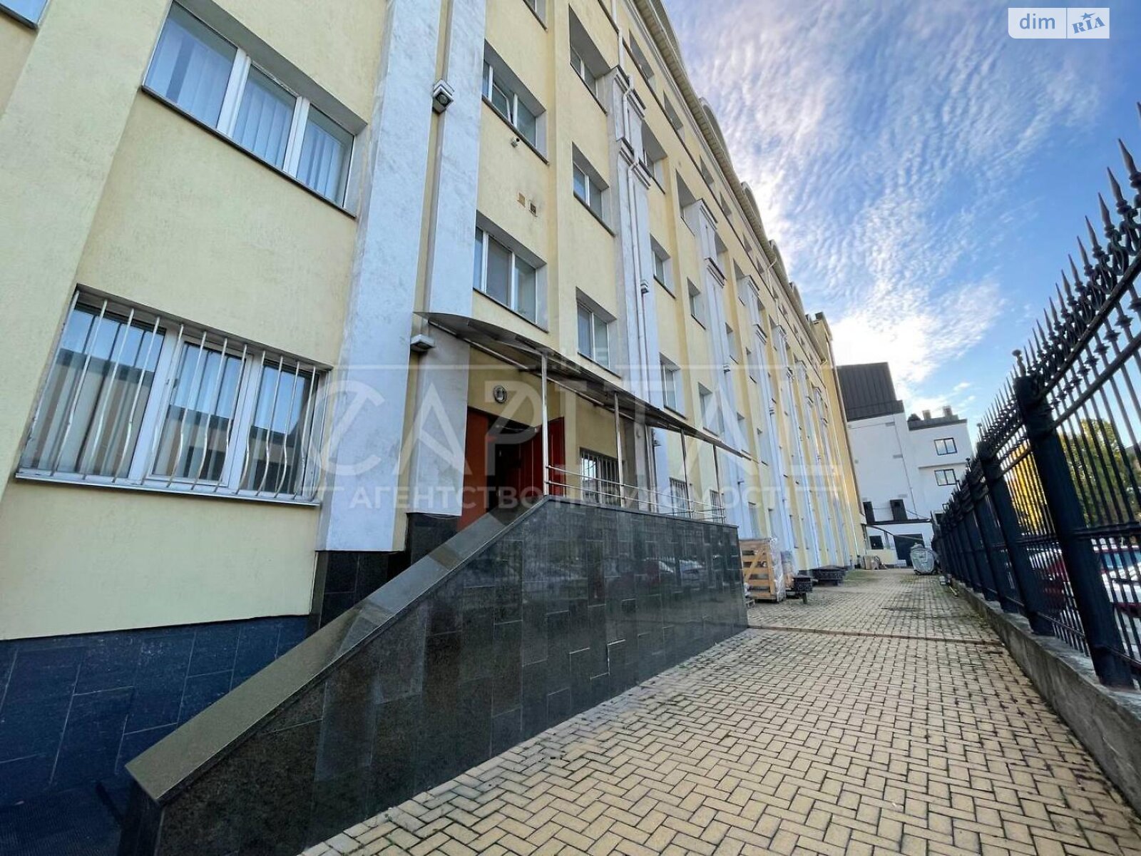 Коммерческое помещение в Киеве, продажа по Загоровская (Багговутовская) улица 17-21, район Шевченковский, цена: 2 000 000 долларов за объект фото 1 Коммерческое помещение в Киеве, продажа по Загоровская (Багговутовская) улица 17-21, район Шевченковский, цена: 2 000 000 долларов за объект фото 1