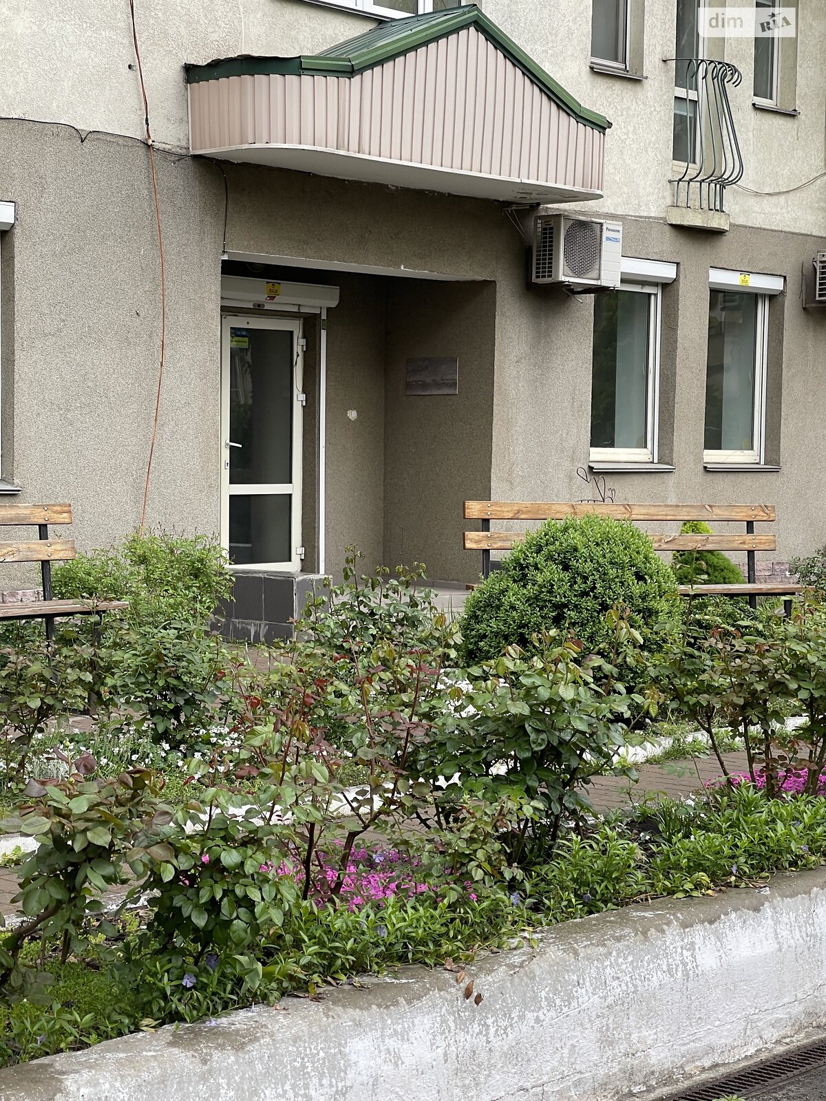 Коммерческое помещение в Киеве, продажа по Дмитриевская улица 52Б, район Солдатская Слободка, цена: 249 900 долларов за объект фото 1 Коммерческое помещение в Киеве, продажа по Дмитриевская улица 52Б, район Солдатская Слободка, цена: 249 900 долларов за объект фото 1