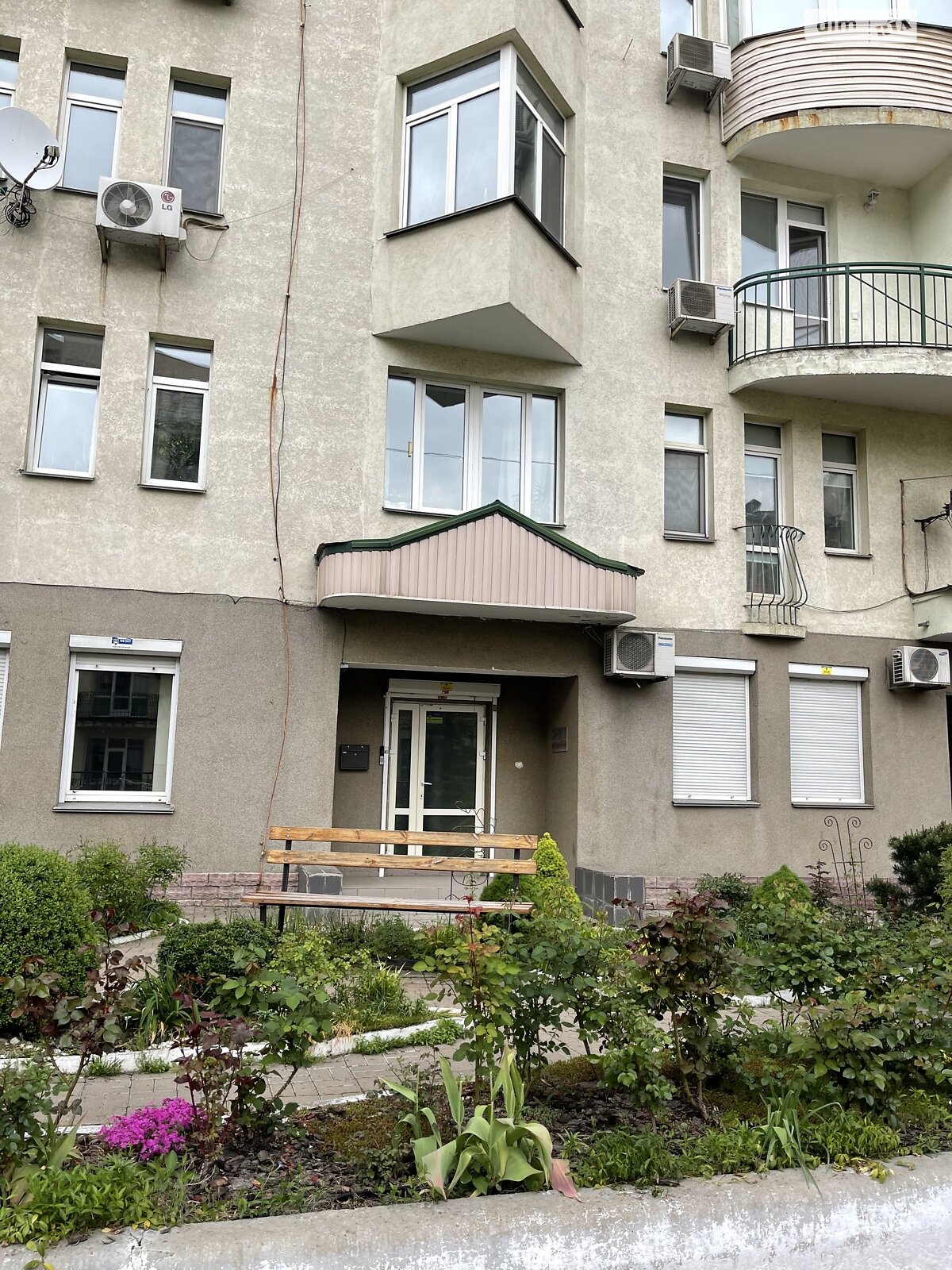 Коммерческое помещение в Киеве, продажа по Дмитриевская улица 52Б, район Солдатская Слободка, цена: 249 900 долларов за объект фото 1 Коммерческое помещение в Киеве, продажа по Дмитриевская улица 52Б, район Солдатская Слободка, цена: 249 900 долларов за объект фото 1
