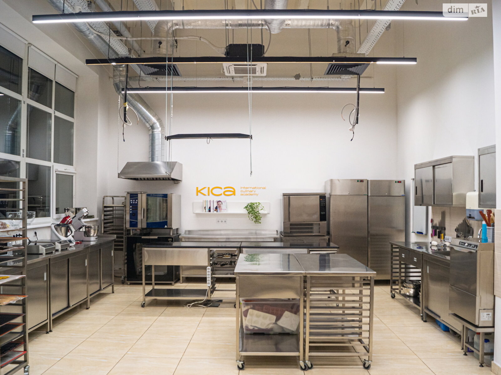 Коммерческое помещение в Киеве, продажа по Николая Гринченко улица 2/1, район Соломянка, цена: 50 000 долларов за объект фото 1