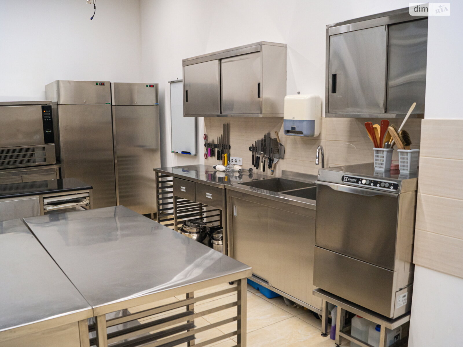 Коммерческое помещение в Киеве, продажа по Николая Гринченко улица 2/1, район Соломянка, цена: 50 000 долларов за объект фото 1