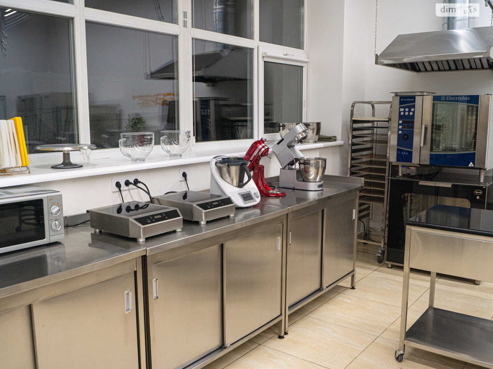 Коммерческое помещение в Киеве, продажа по Николая Гринченко улица 2/1, район Соломянка, цена: 50 000 долларов за объект фото 1