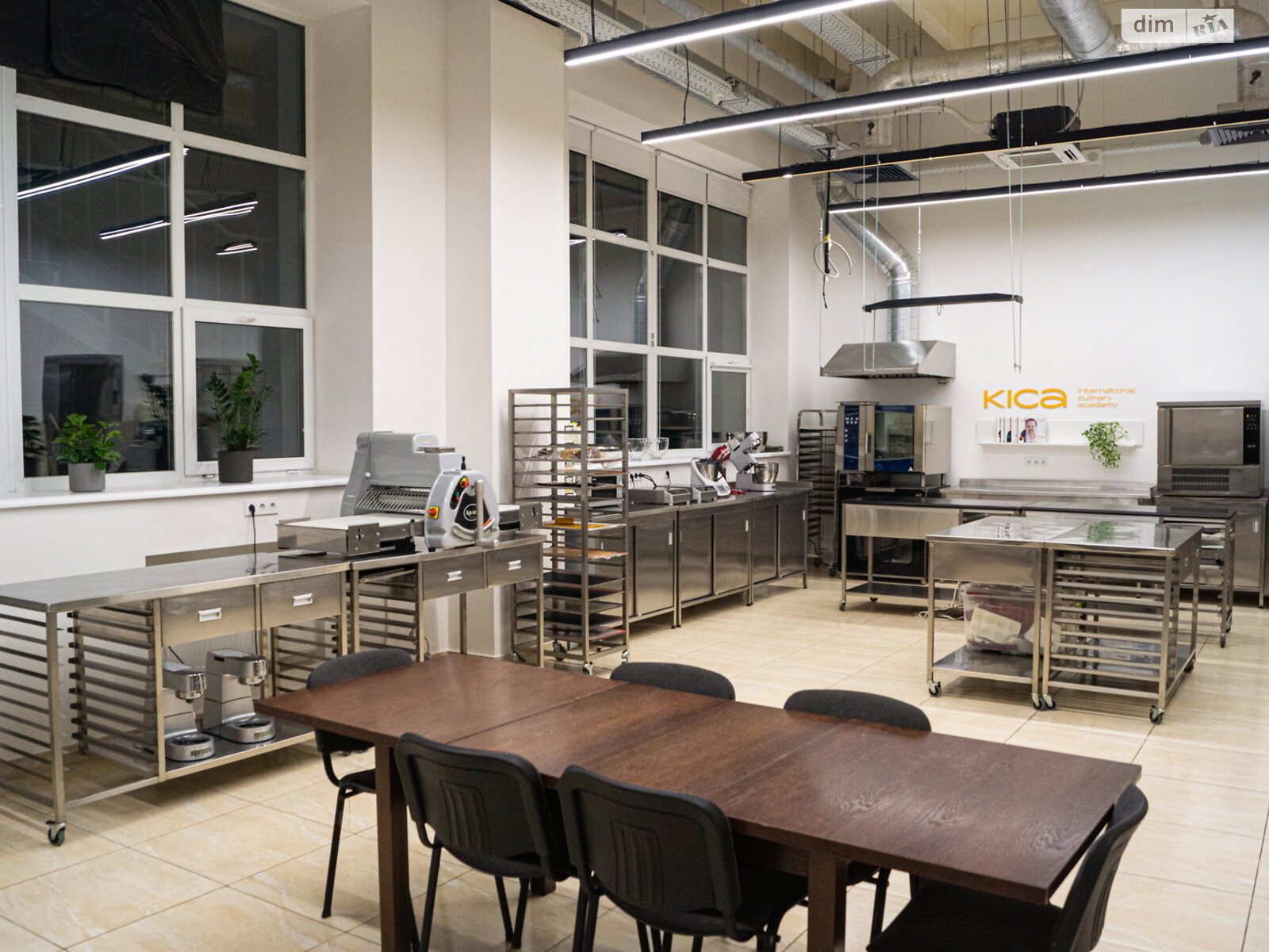 Коммерческое помещение в Киеве, продажа по Николая Гринченко улица 2/1, район Соломянка, цена: 50 000 долларов за объект фото 1