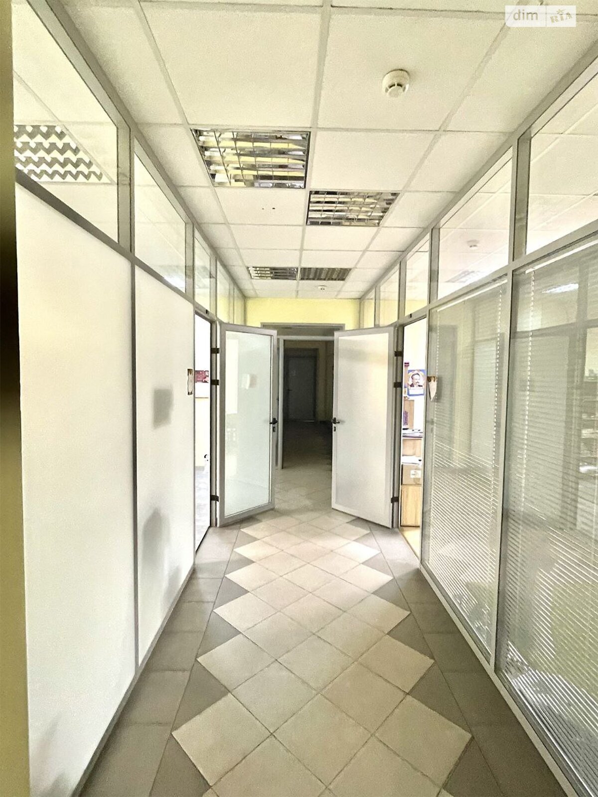 Коммерческое помещение в Киеве, продажа по Георгия Тороповского (Ивана Дубового) улица 43, район Соцгород, цена: 730 000 долларов за объект фото 1 Коммерческое помещение в Киеве, продажа по Георгия Тороповского (Ивана Дубового) улица 43, район Соцгород, цена: 730 000 долларов за объект фото 1