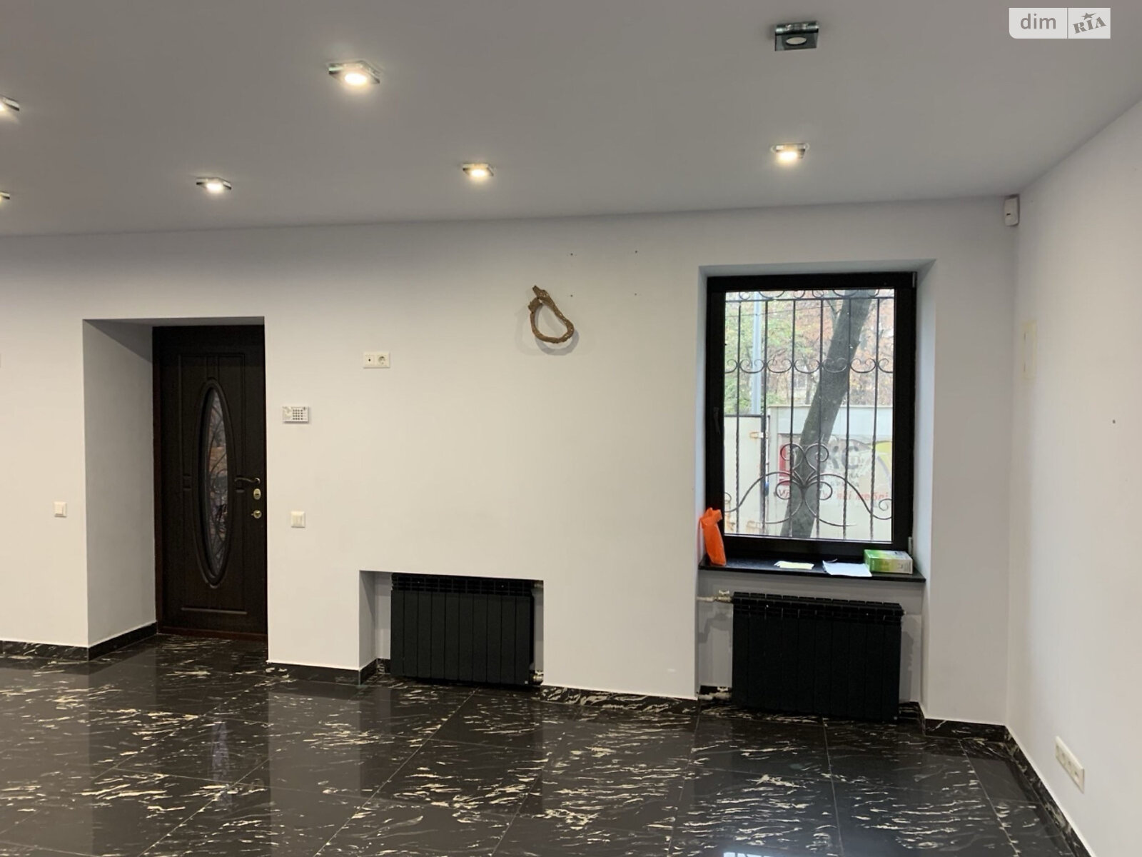 Комерційне приміщення в Києві, продаж по Григорія Чупринки (Чудновського) вулиця 8, район Соцмісто, ціна: 120 000 доларів за об’єкт фото 1 Комерційне приміщення в Києві, продаж по Григорія Чупринки (Чудновського) вулиця 8, район Соцмісто, ціна: 120 000 доларів за об’єкт фото 1