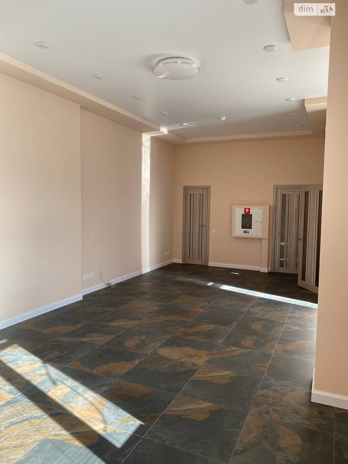 Комерційне приміщення в Києві, продаж по Академіка Глушкова проспект 9Д, район Теремки-2, ціна: 135 000 доларів за об’єкт фото 1 Комерційне приміщення в Києві, продаж по Академіка Глушкова проспект 9Д, район Теремки-2, ціна: 135 000 доларів за об’єкт фото 1