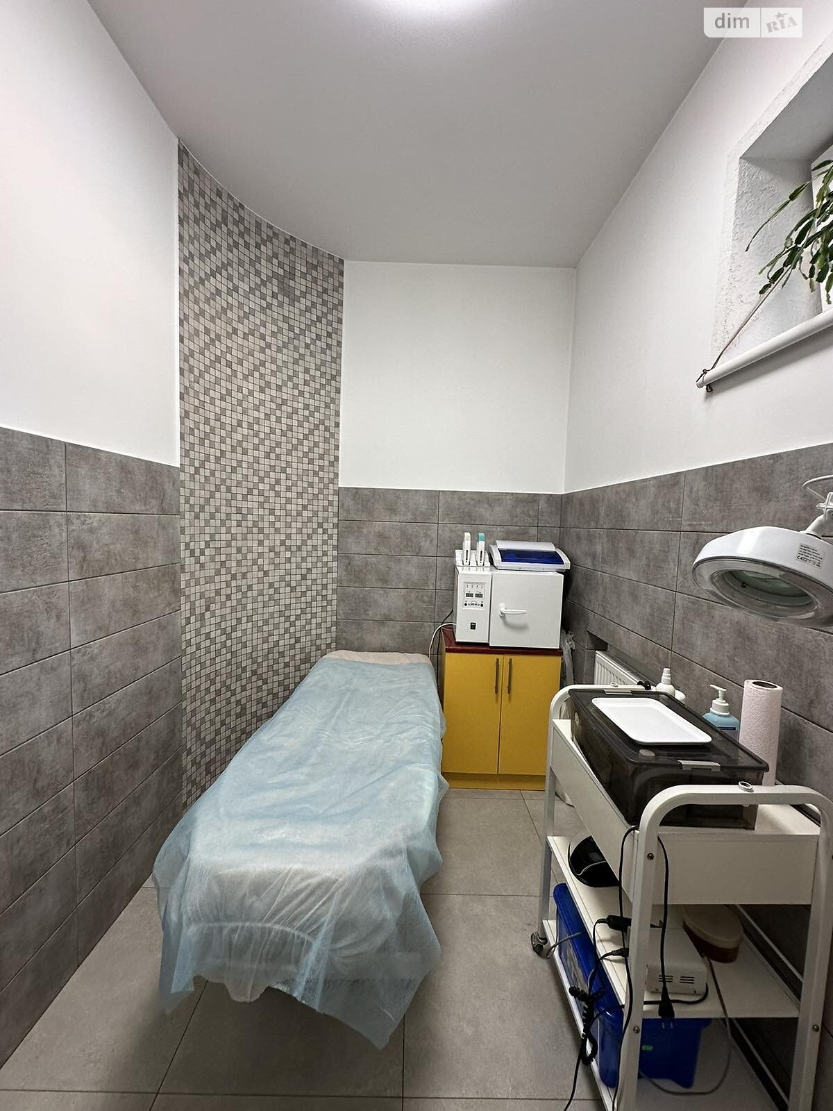 Коммерческое помещение в Коломые, продажа по Привокзальная площадь 6/18, район Коломыя, цена: 255 669 долларов за объект фото 1 Коммерческое помещение в Коломые, продажа по Привокзальная площадь 6/18, район Коломыя, цена: 255 669 долларов за объект фото 1