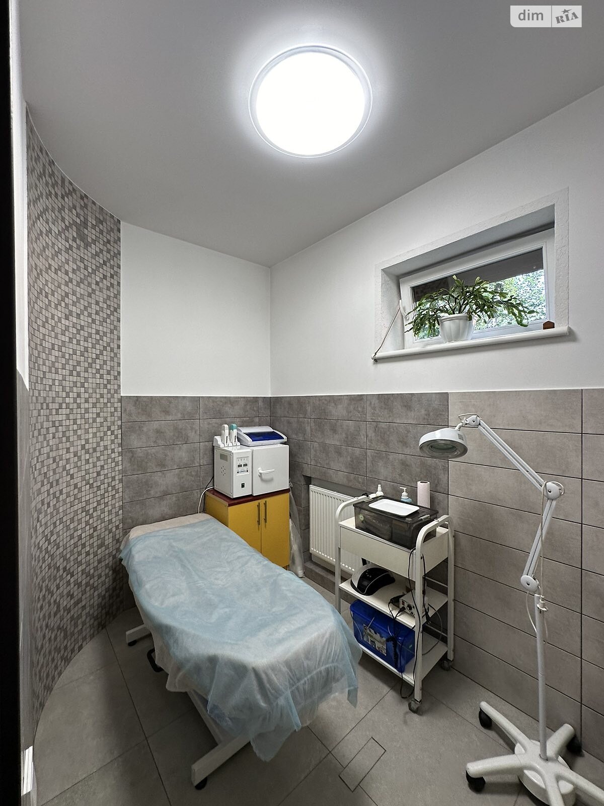 Коммерческое помещение в Коломые, продажа по Привокзальная площадь 6/18, район Коломыя, цена: 255 669 долларов за объект фото 1 Коммерческое помещение в Коломые, продажа по Привокзальная площадь 6/18, район Коломыя, цена: 255 669 долларов за объект фото 1