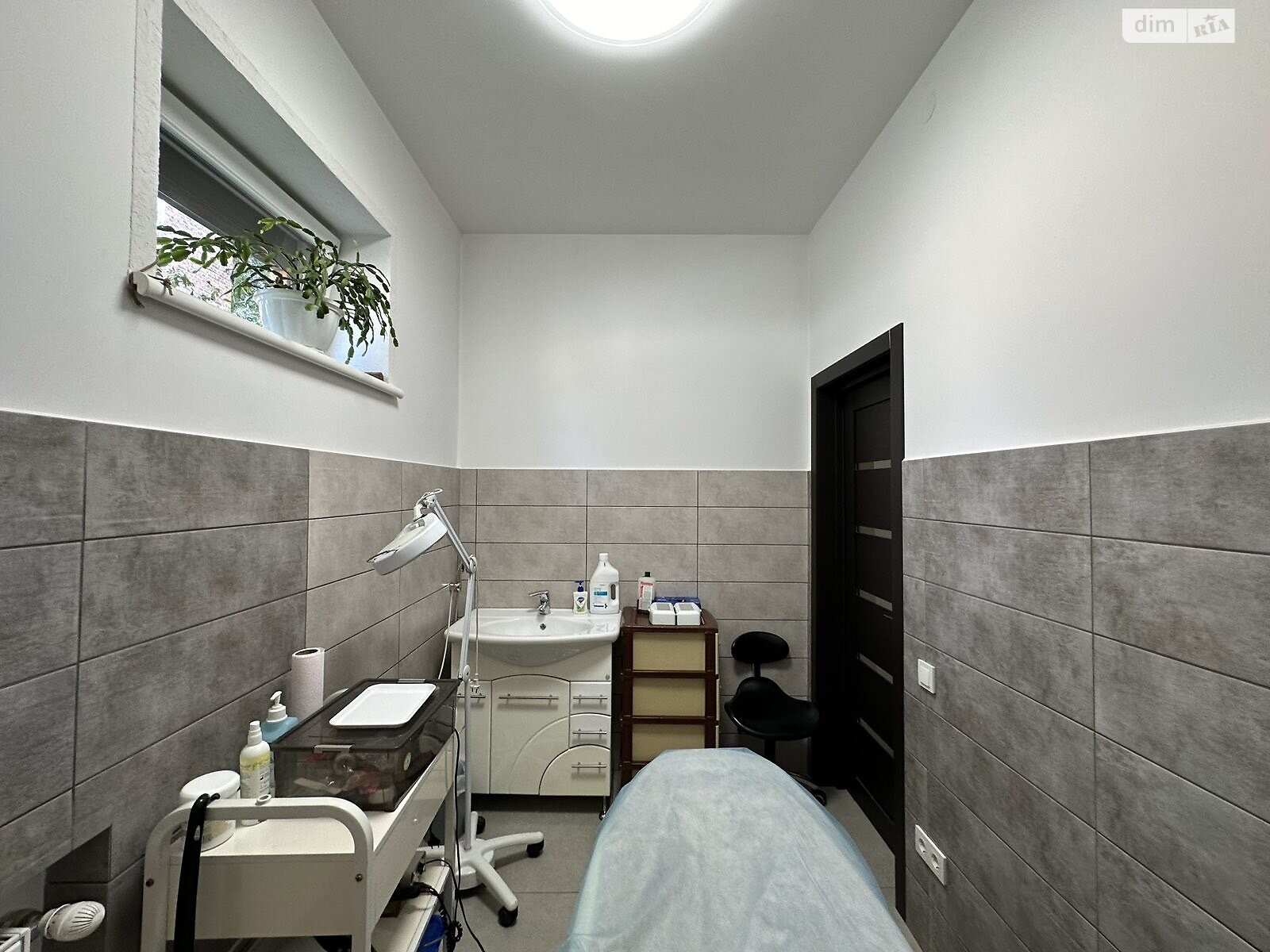 Коммерческое помещение в Коломые, продажа по Привокзальная площадь 6/18, район Коломыя, цена: 255 669 долларов за объект фото 1 Коммерческое помещение в Коломые, продажа по Привокзальная площадь 6/18, район Коломыя, цена: 255 669 долларов за объект фото 1