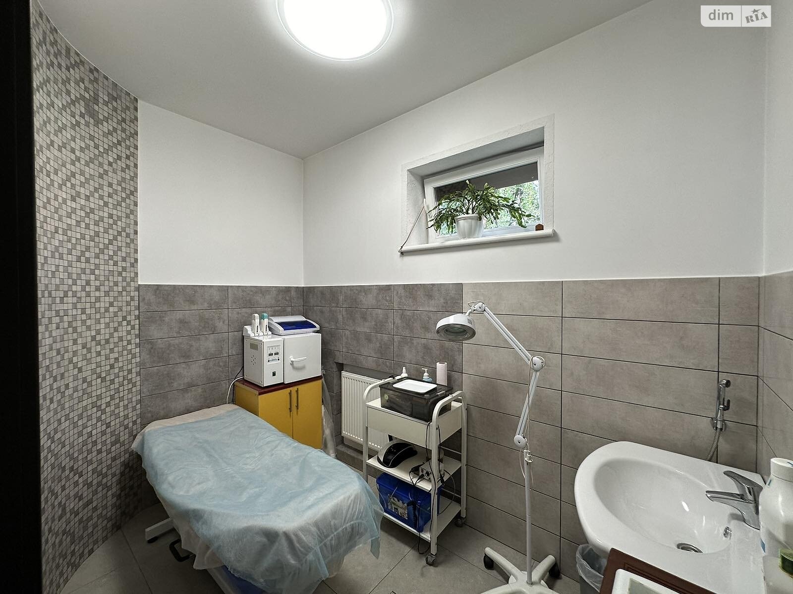 Коммерческое помещение в Коломые, продажа по Привокзальная площадь 6/18, район Коломыя, цена: 255 669 долларов за объект фото 1 Коммерческое помещение в Коломые, продажа по Привокзальная площадь 6/18, район Коломыя, цена: 255 669 долларов за объект фото 1