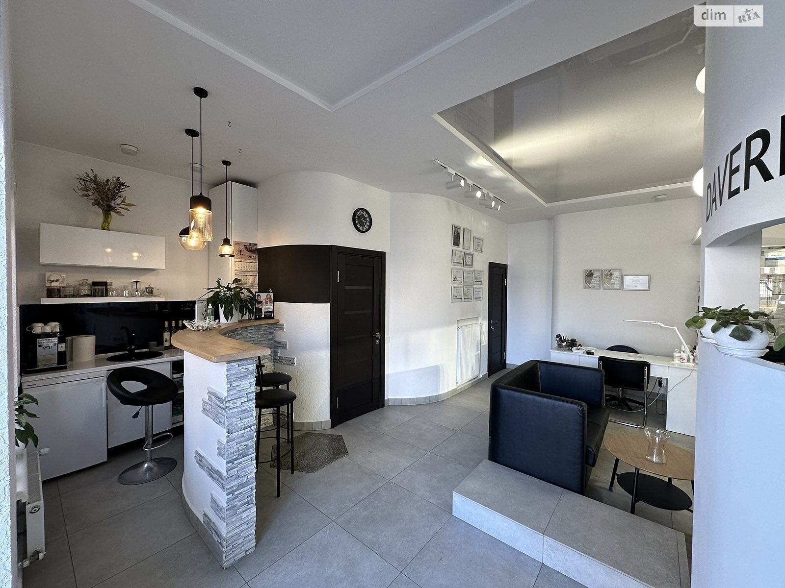 Коммерческое помещение в Коломые, продажа по Привокзальная площадь 6/18, район Коломыя, цена: 255 669 долларов за объект фото 1 Коммерческое помещение в Коломые, продажа по Привокзальная площадь 6/18, район Коломыя, цена: 255 669 долларов за объект фото 1