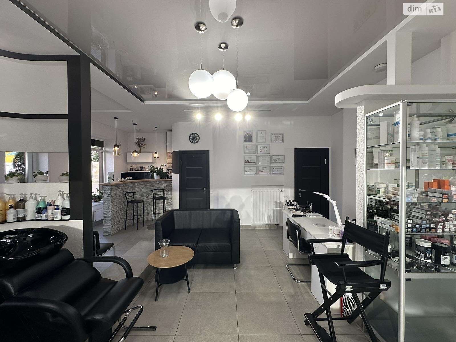 Коммерческое помещение в Коломые, продажа по Привокзальная площадь 6/18, район Коломыя, цена: 255 669 долларов за объект фото 1 Коммерческое помещение в Коломые, продажа по Привокзальная площадь 6/18, район Коломыя, цена: 255 669 долларов за объект фото 1