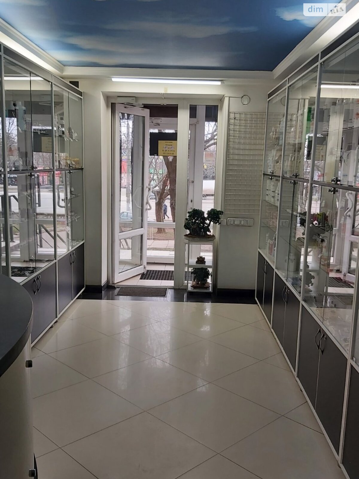 Коммерческое помещение в Кривом Роге, продажа по 200-летия Кривого Рога проспект 9, район Саксаганский, цена: 43 000 долларов за объект фото 1 Коммерческое помещение в Кривом Роге, продажа по 200-летия Кривого Рога проспект 9, район Саксаганский, цена: 43 000 долларов за объект фото 1