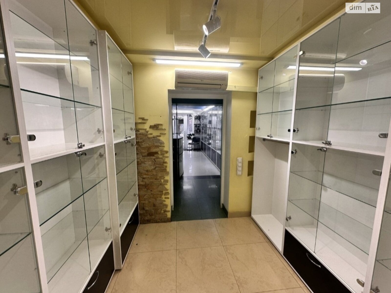 Коммерческое помещение в Кривом Роге, продажа по 200-летия Кривого Рога проспект 9, район Саксаганский, цена: 43 000 долларов за объект фото 1 Коммерческое помещение в Кривом Роге, продажа по 200-летия Кривого Рога проспект 9, район Саксаганский, цена: 43 000 долларов за объект фото 1