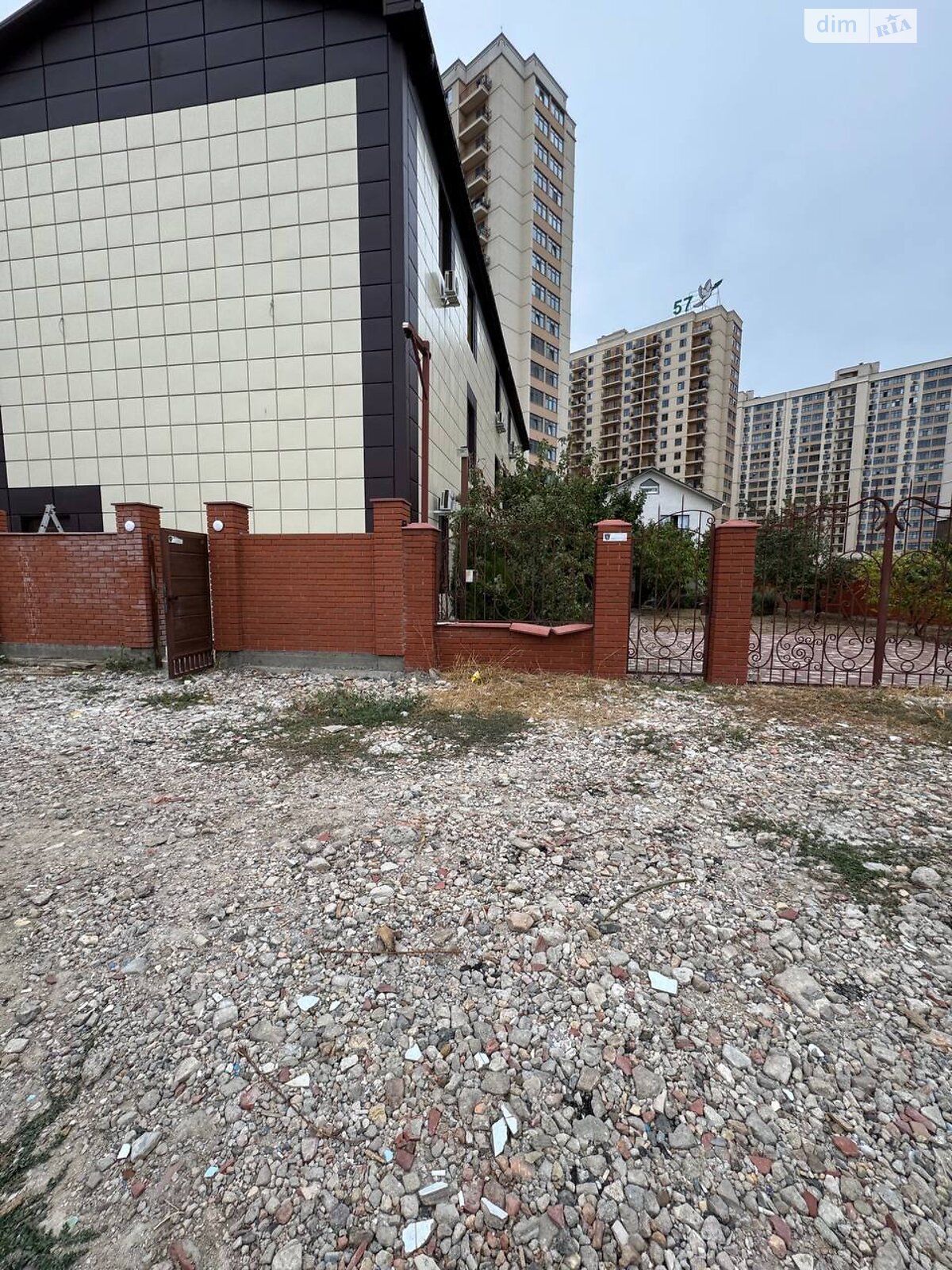 Комерційне приміщення в Лиманці, 10-й масив, ж/м Дружний, ціна продажу: 2 000 000 доларів за об’єкт фото 1 Комерційне приміщення в Лиманці, 10-й масив, ж/м Дружний, ціна продажу: 2 000 000 доларів за об’єкт фото 1