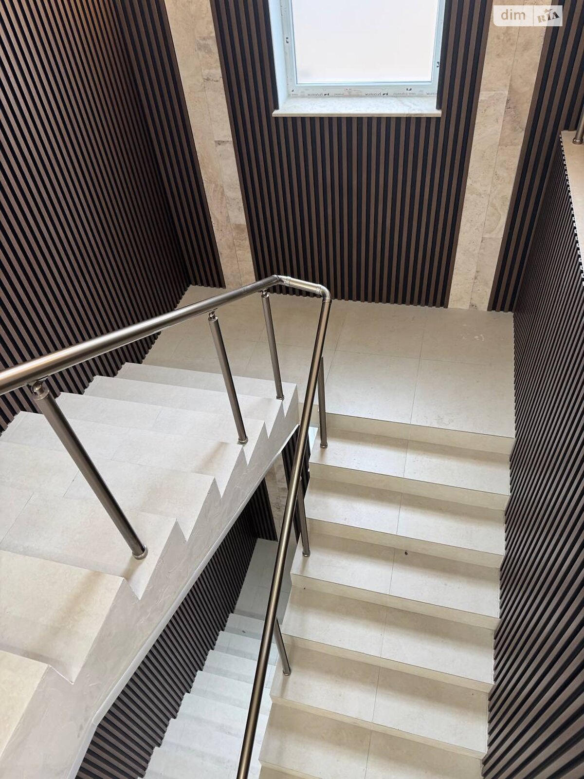 Комерційне приміщення в Лиманці, 10-й масив, ж/м Дружний, ціна продажу: 2 000 000 доларів за об’єкт фото 1 Комерційне приміщення в Лиманці, 10-й масив, ж/м Дружний, ціна продажу: 2 000 000 доларів за об’єкт фото 1