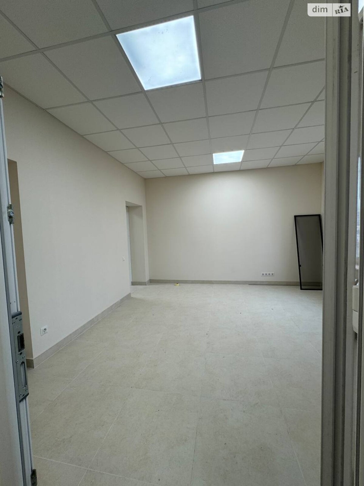 Комерційне приміщення в Лиманці, 10-й масив, ж/м Дружний, ціна продажу: 2 000 000 доларів за об’єкт фото 1 Комерційне приміщення в Лиманці, 10-й масив, ж/м Дружний, ціна продажу: 2 000 000 доларів за об’єкт фото 1