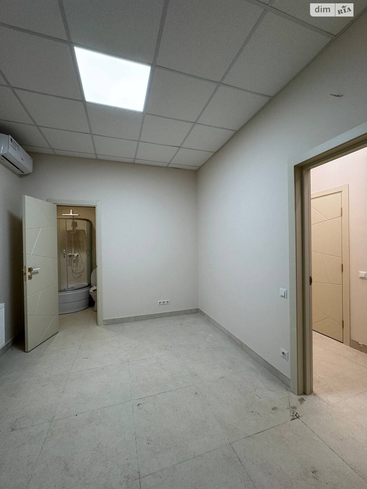 Комерційне приміщення в Лиманці, 10-й масив, ж/м Дружний, ціна продажу: 2 000 000 доларів за об’єкт фото 1 Комерційне приміщення в Лиманці, 10-й масив, ж/м Дружний, ціна продажу: 2 000 000 доларів за об’єкт фото 1