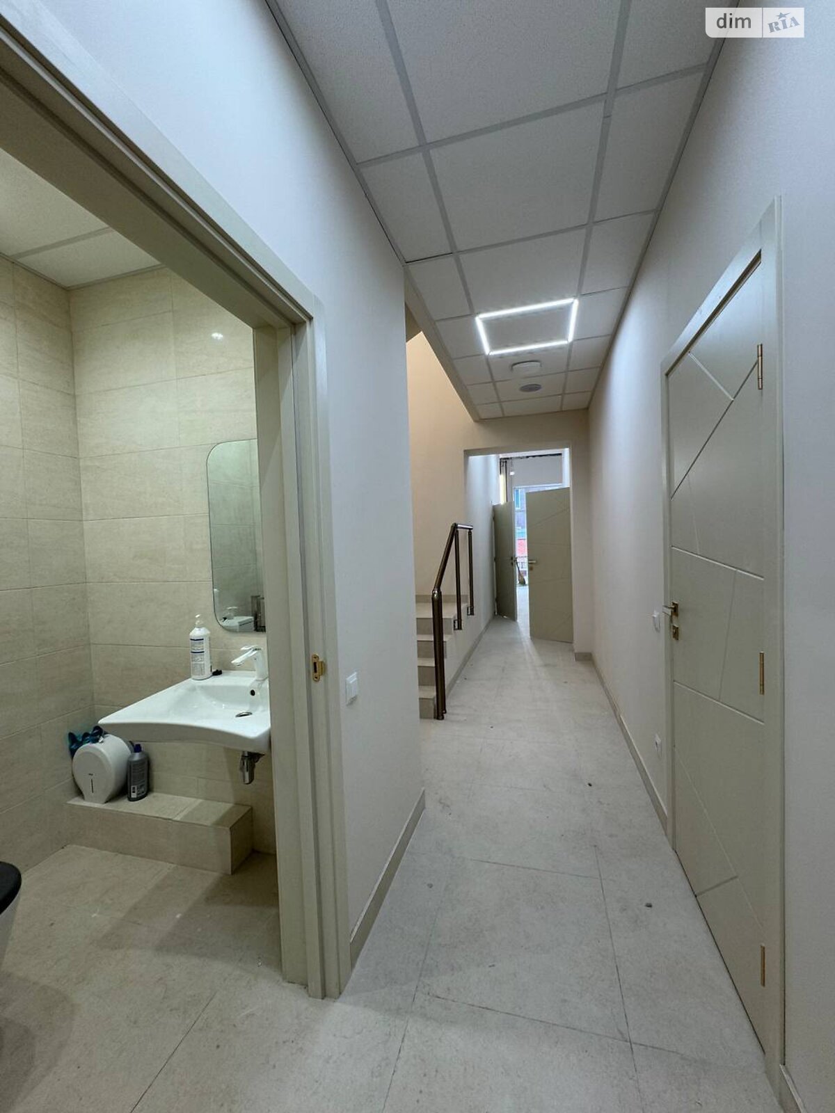 Комерційне приміщення в Лиманці, 10-й масив, ж/м Дружний, ціна продажу: 2 000 000 доларів за об’єкт фото 1 Комерційне приміщення в Лиманці, 10-й масив, ж/м Дружний, ціна продажу: 2 000 000 доларів за об’єкт фото 1